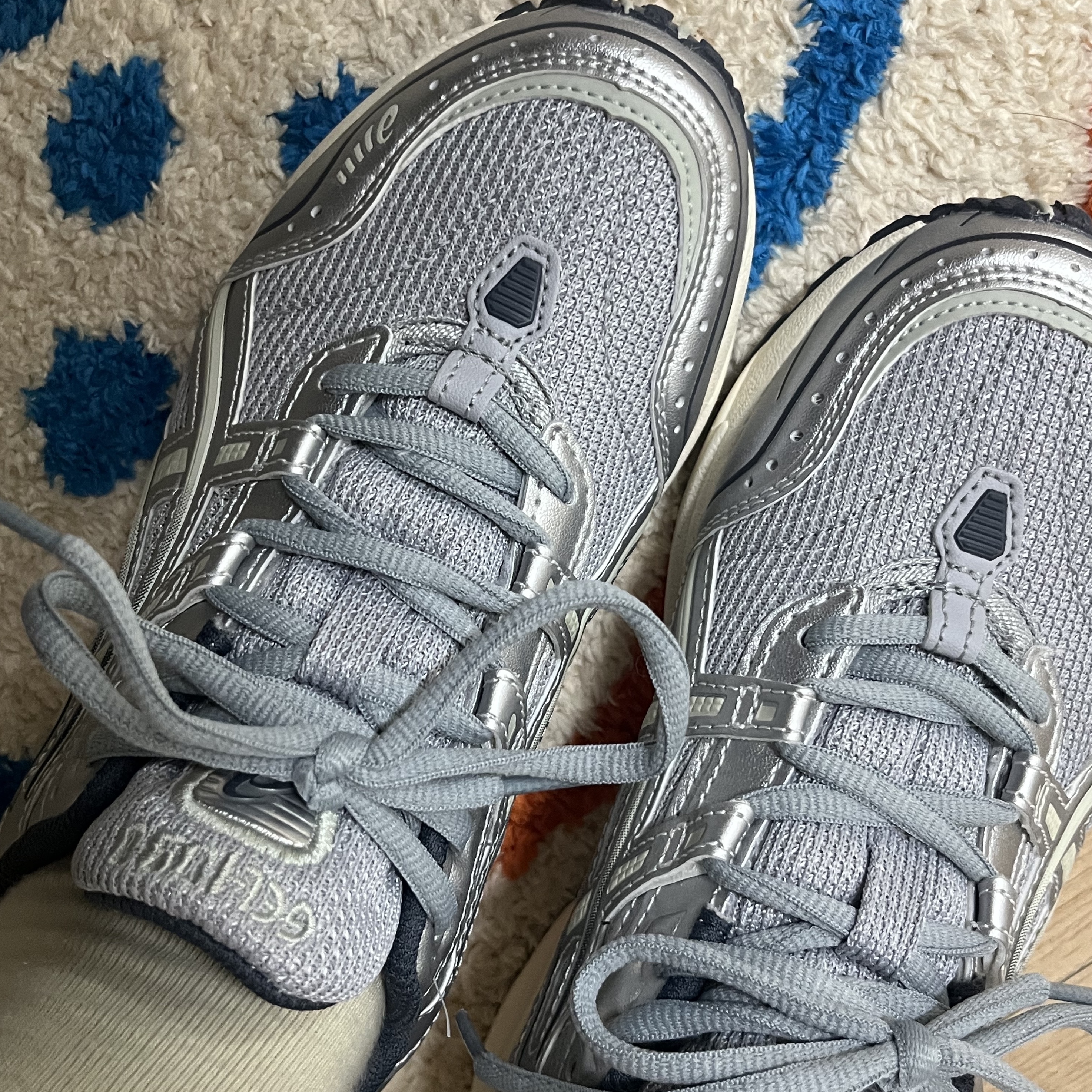 Asics Gel-1090 Piedmont Grey 착용 스타일 - 1