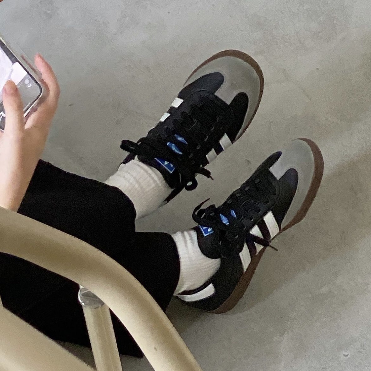 Adidas Samba Vegan Black White 착용 스타일 - 1