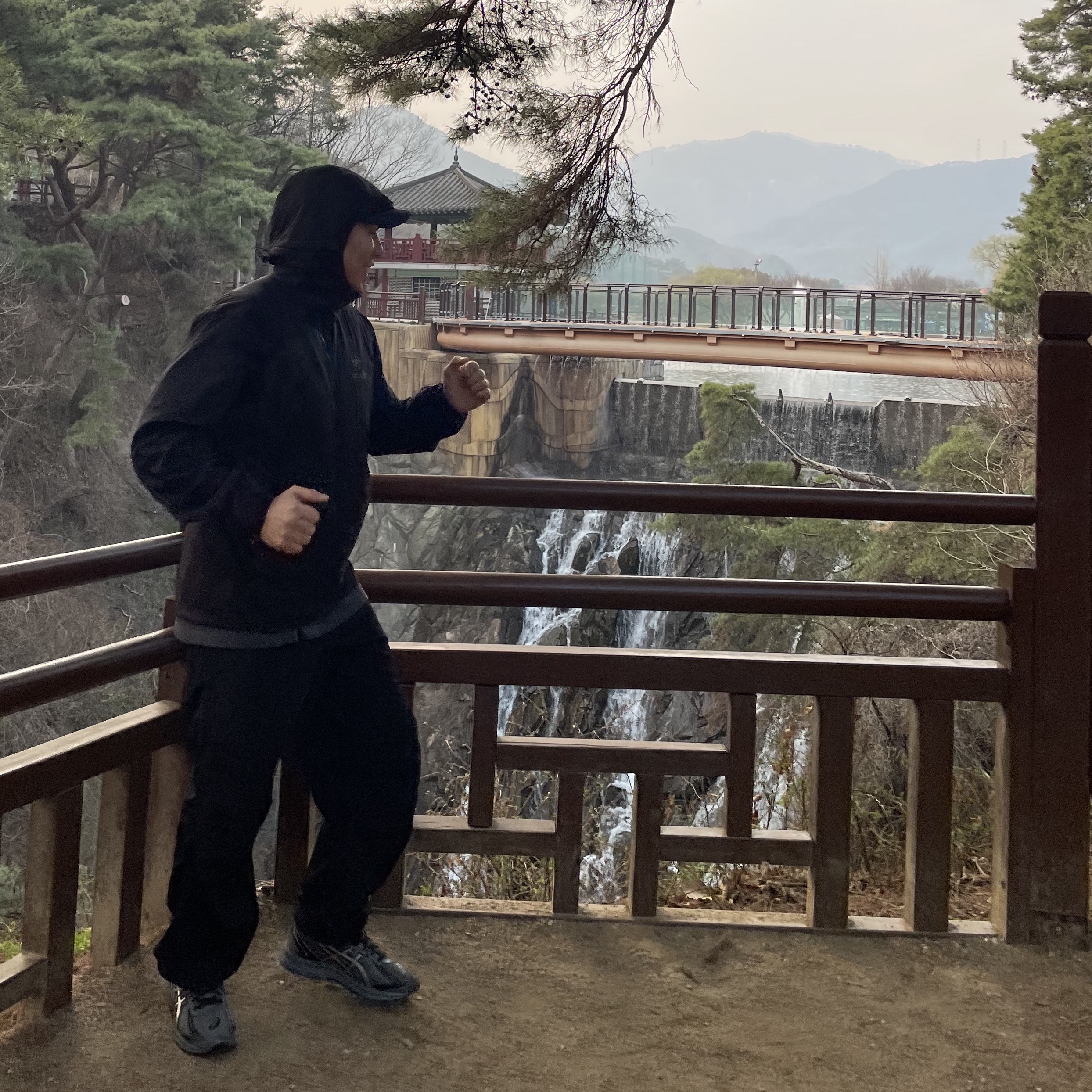 Asics Jog 100 S Steel Grey - 2E Wide, Arc'teryx Atom LT Hoody Black 착용 스타일