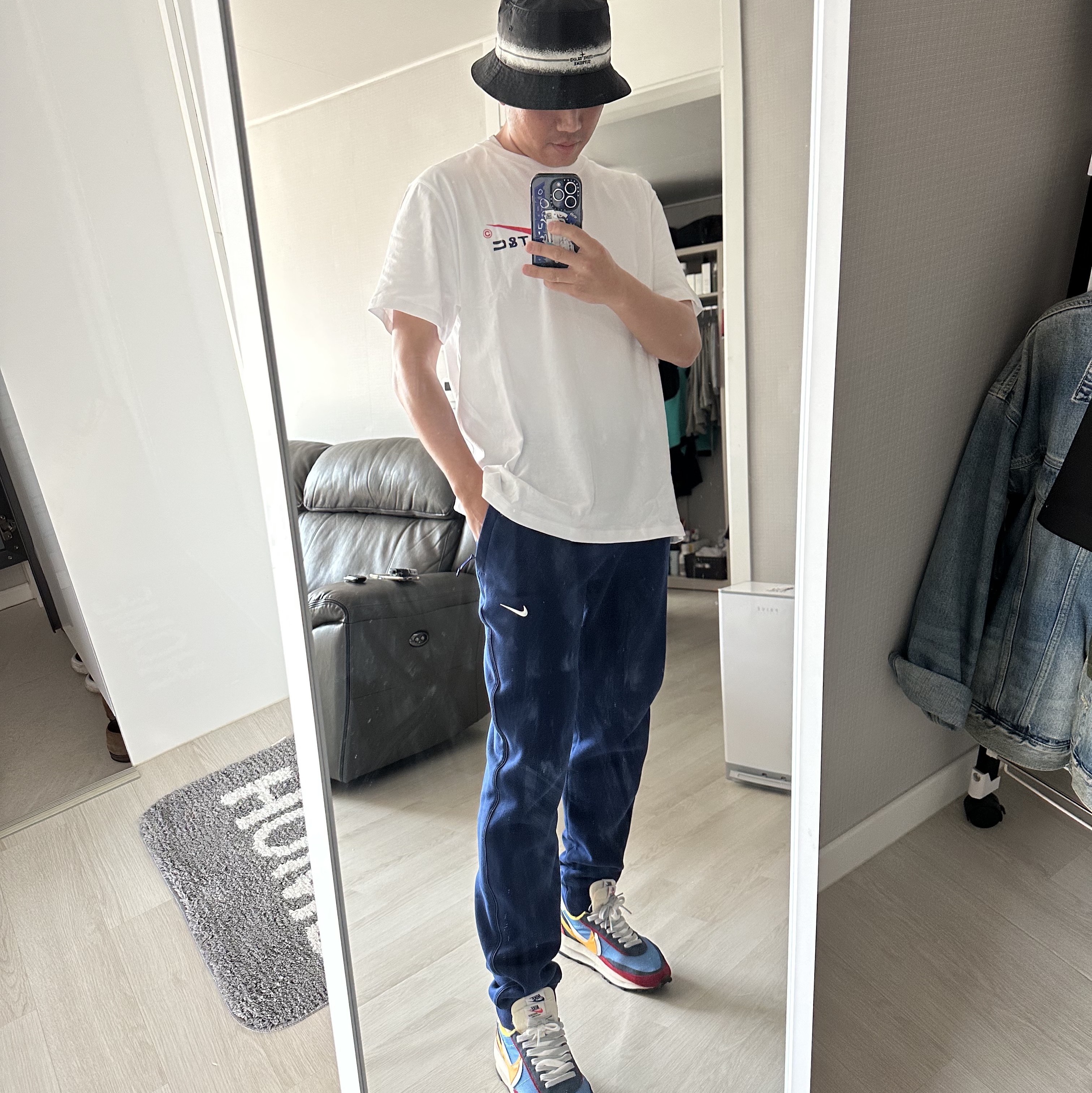 Nike x Drake Nocta x Cactus Plant Flea Market Souvenir Cactus T-Shirt White (DR2630-100), Nike x Drake Nocta Cardinal Stock Essential Fleece Pants Navy - US/EU 착용 스타일 - 1