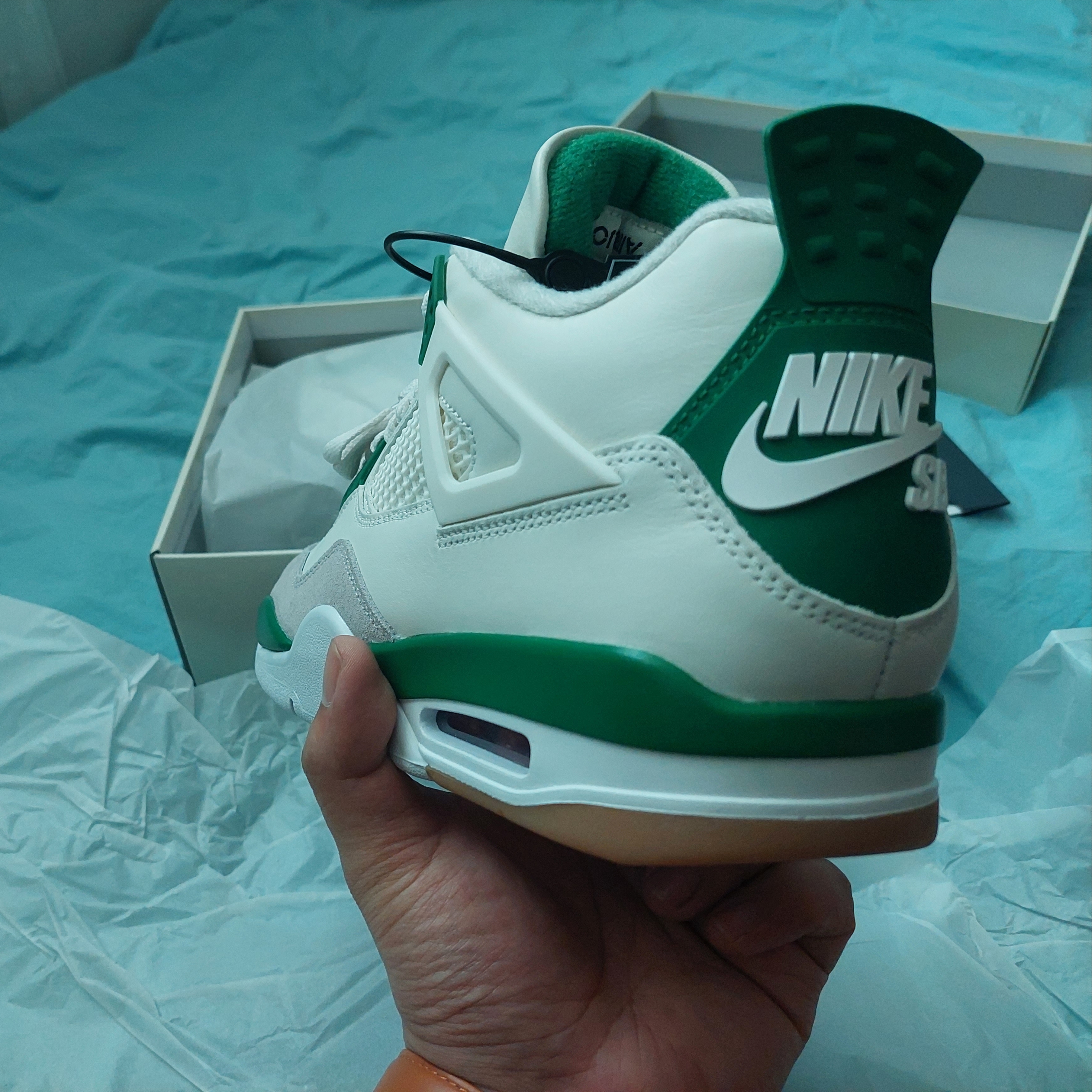 Jordan 4 x Nike SB Retro SP Pine Green 착용 스타일 - 2