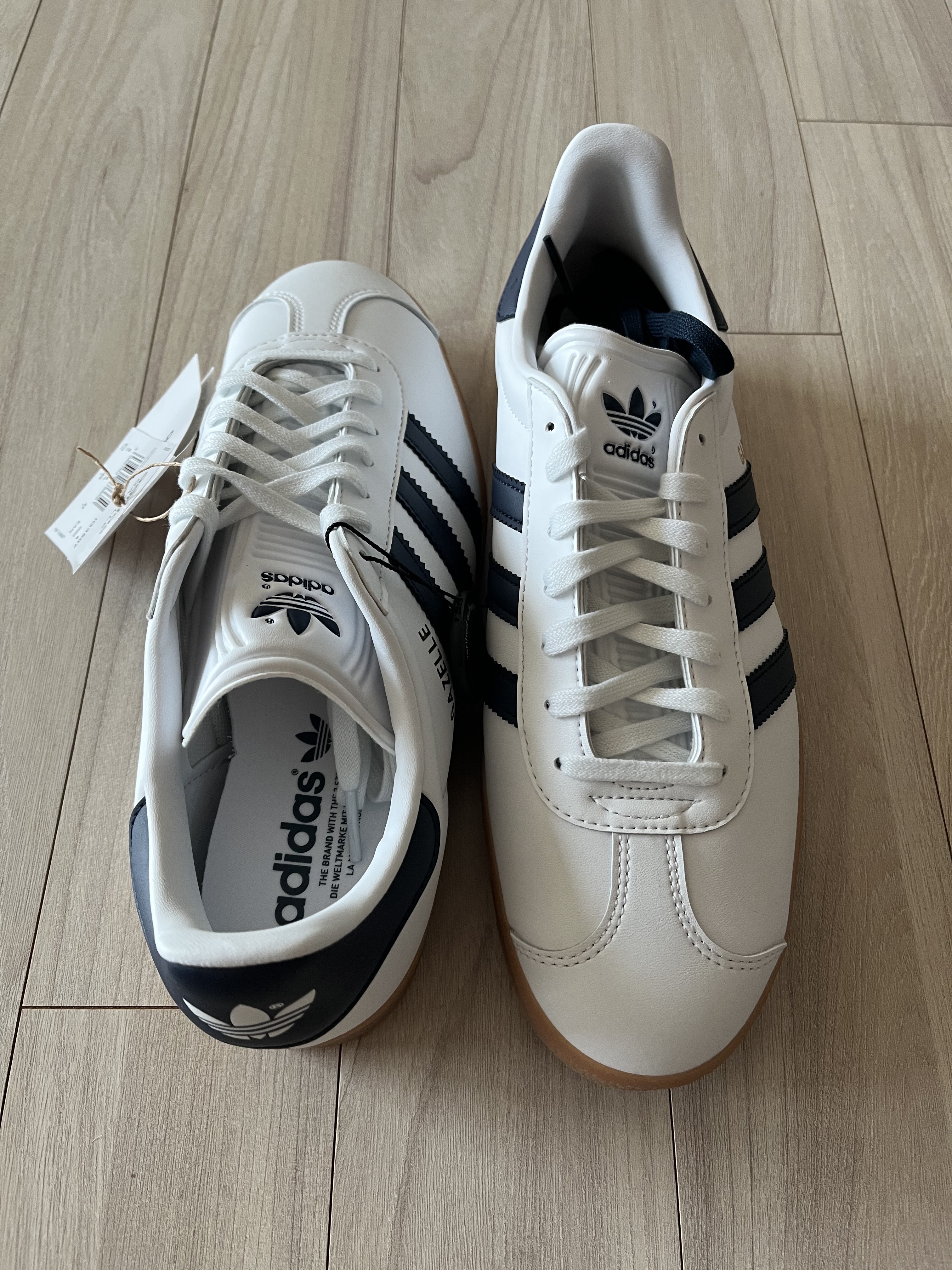 Adidas Gazelle White Collegiate Navy 착용 스타일 - 3