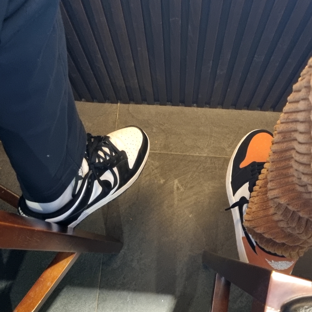 Nike Dunk Low Retro Black, Jordan 1 Low Golf Starfish 착용 스타일 - 1
