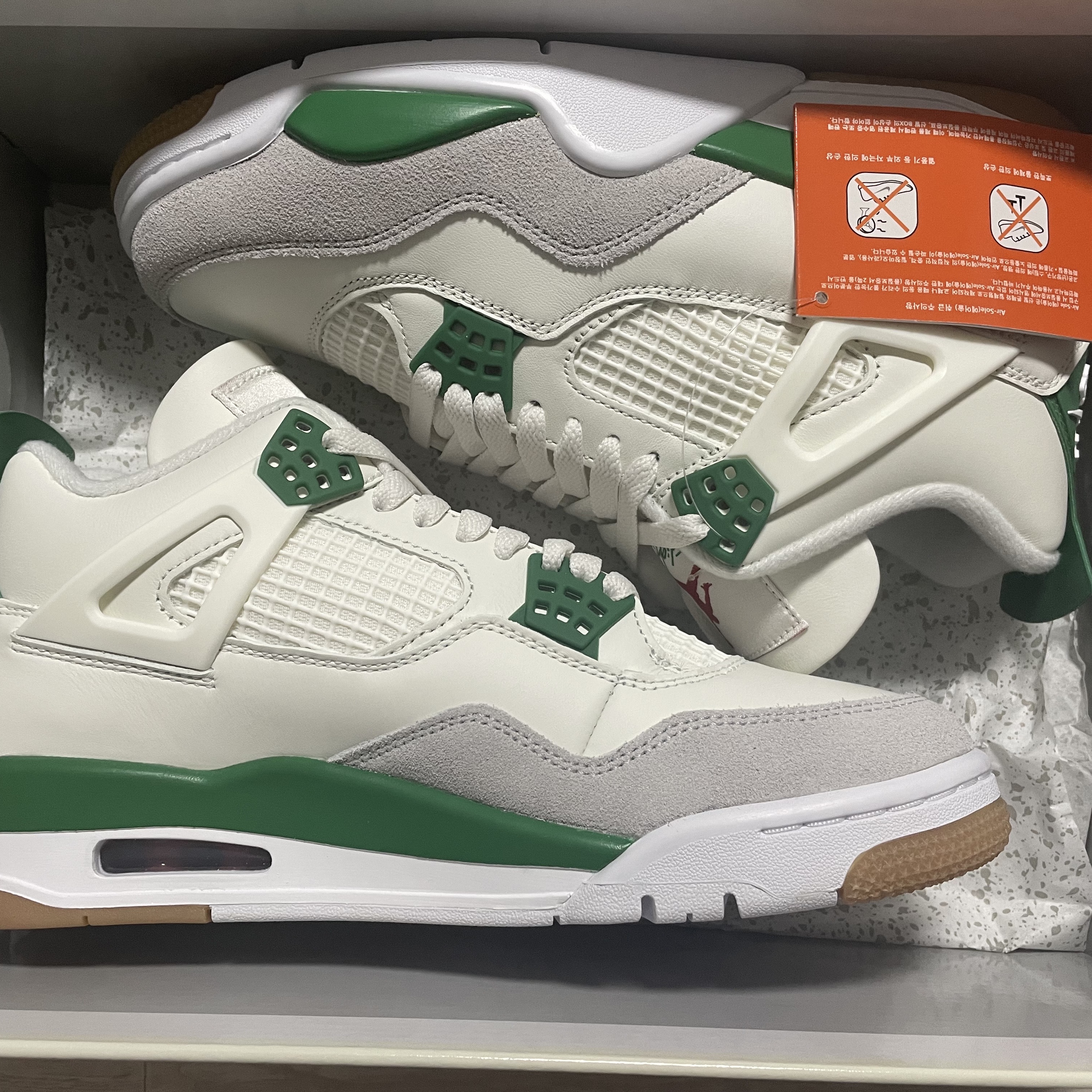 Jordan 4 x Nike SB Retro SP Pine Green 착용 스타일