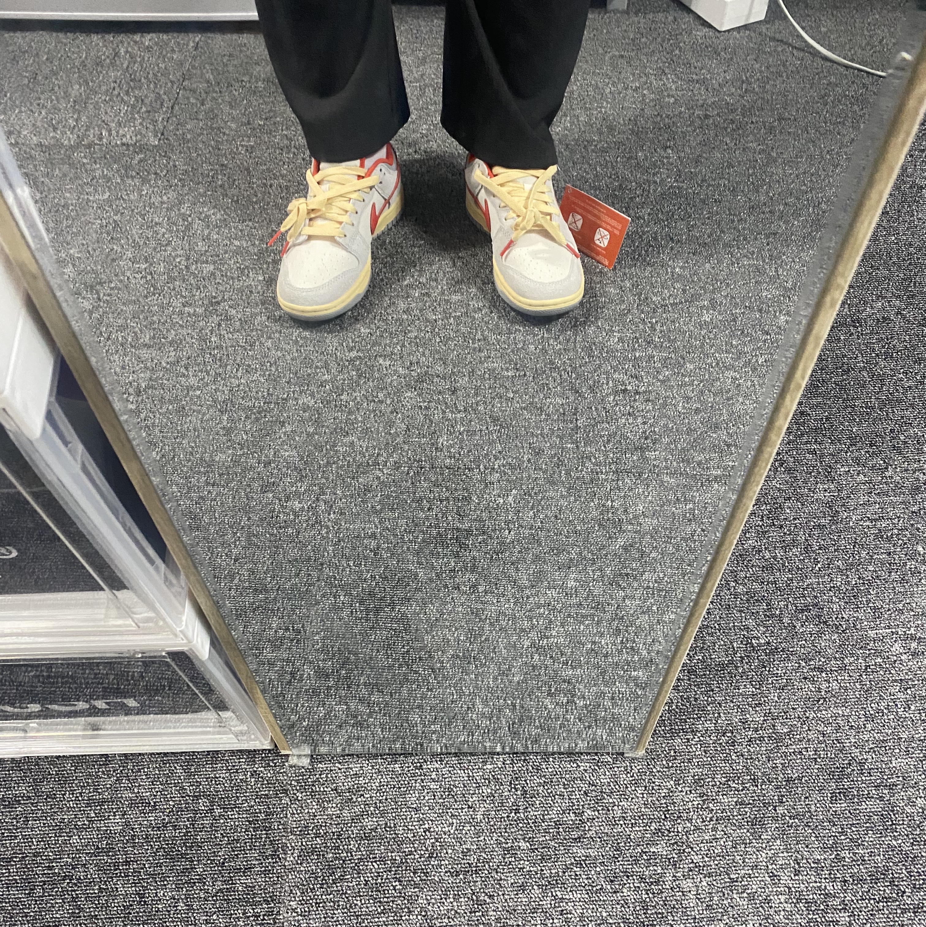 Nike Dunk Low Sail Picante Red 착용 스타일 - 3