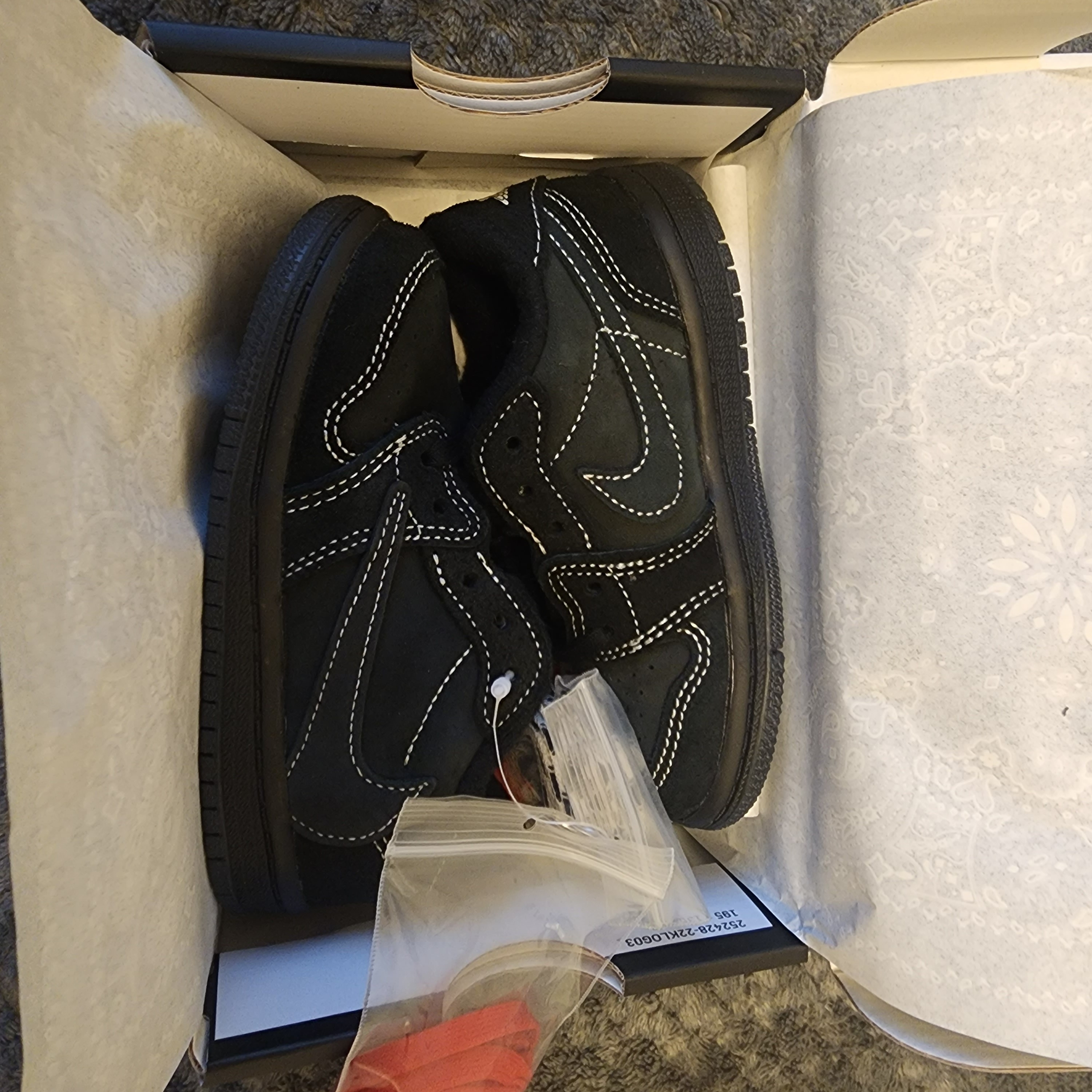 (TD) Jordan 1 x Travis Scott Retro Low OG SP Black Phantom 착용 스타일 - 2