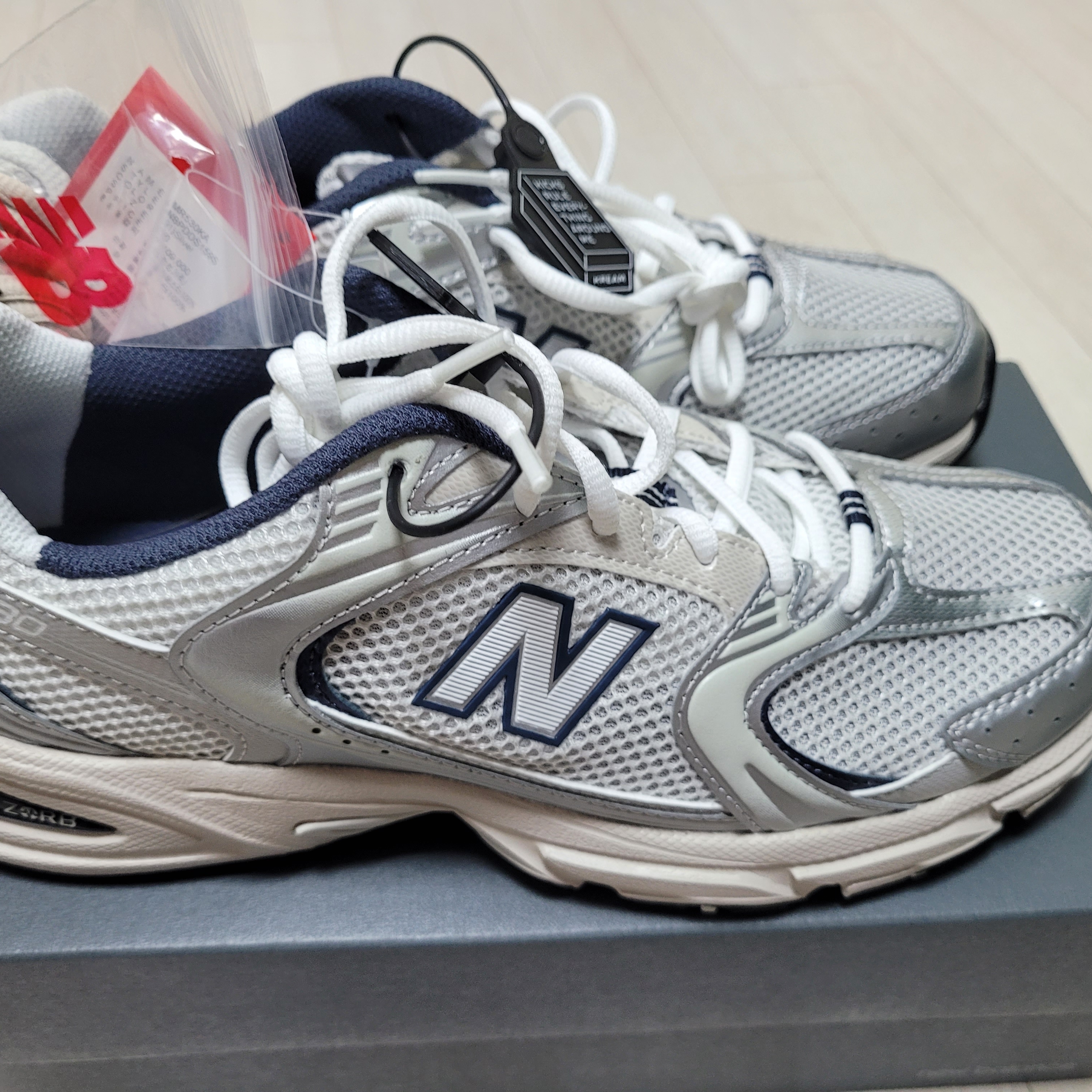 New Balance 530 Steel Grey 착용 스타일