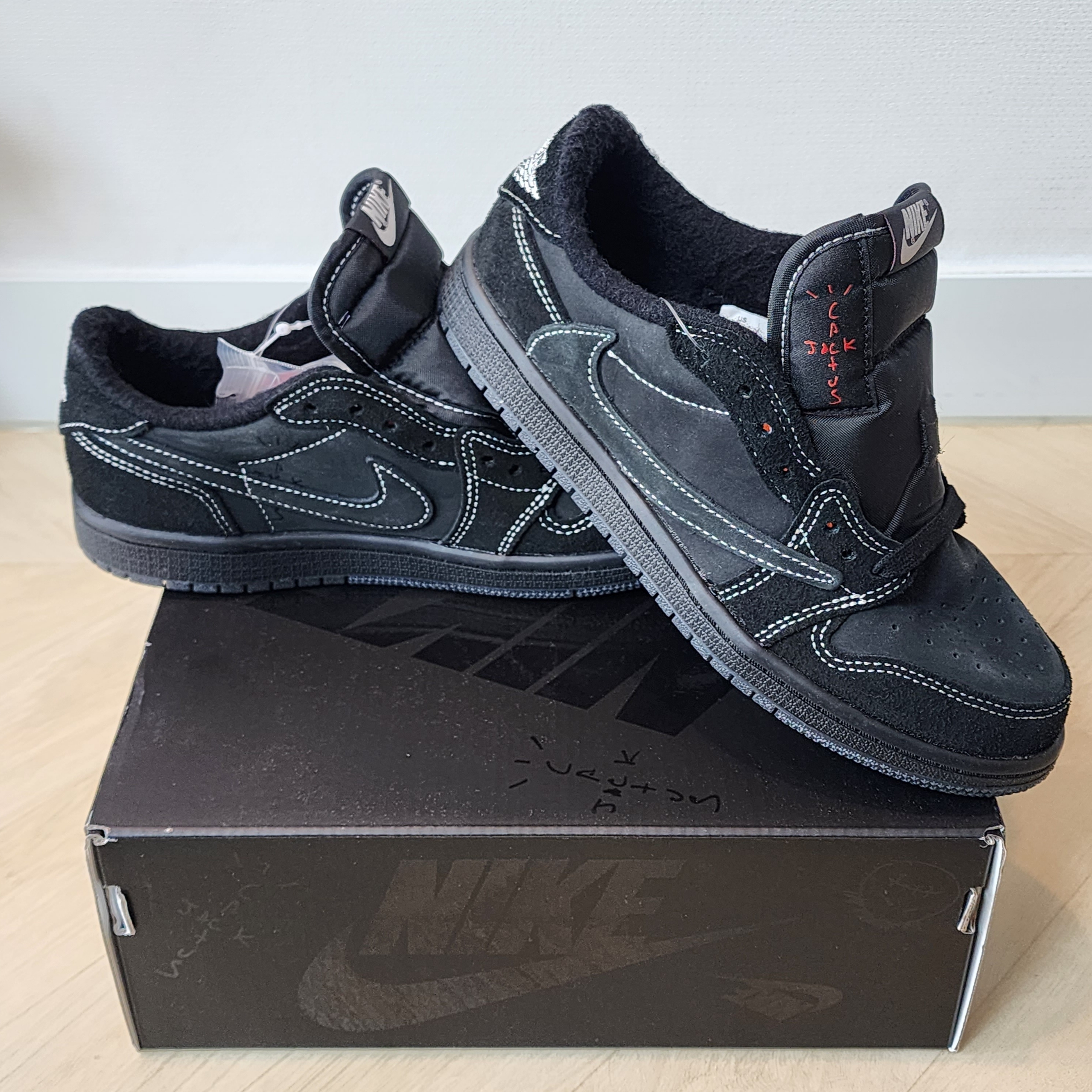 (PS) Jordan 1 x Travis Scott Retro Low OG SP Black Phantom 착용 스타일