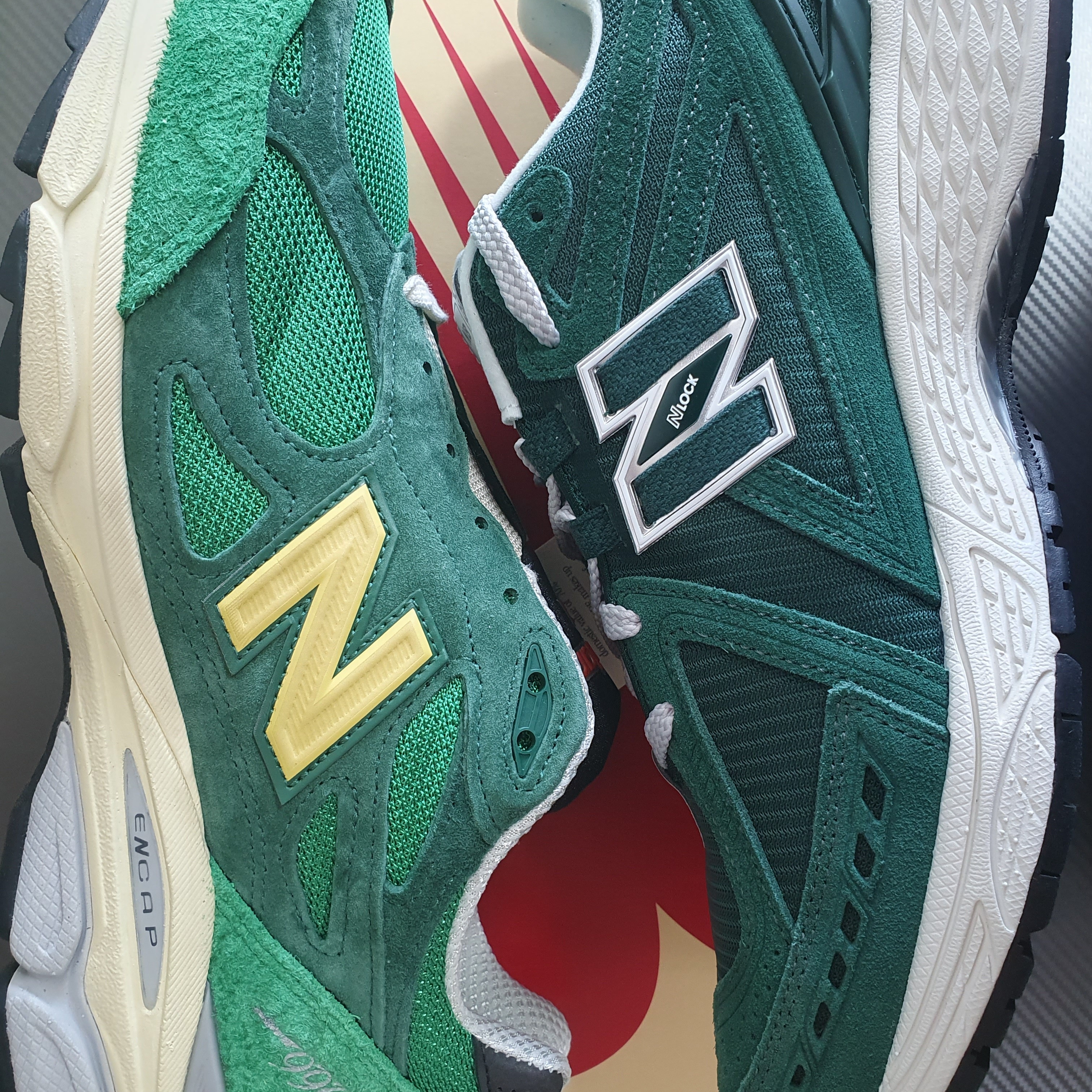 New Balance 990v3 Made in USA Kelly Green Varsity Gold, New Balance 1906R Nightwatch Green 착용 스타일 - 4
