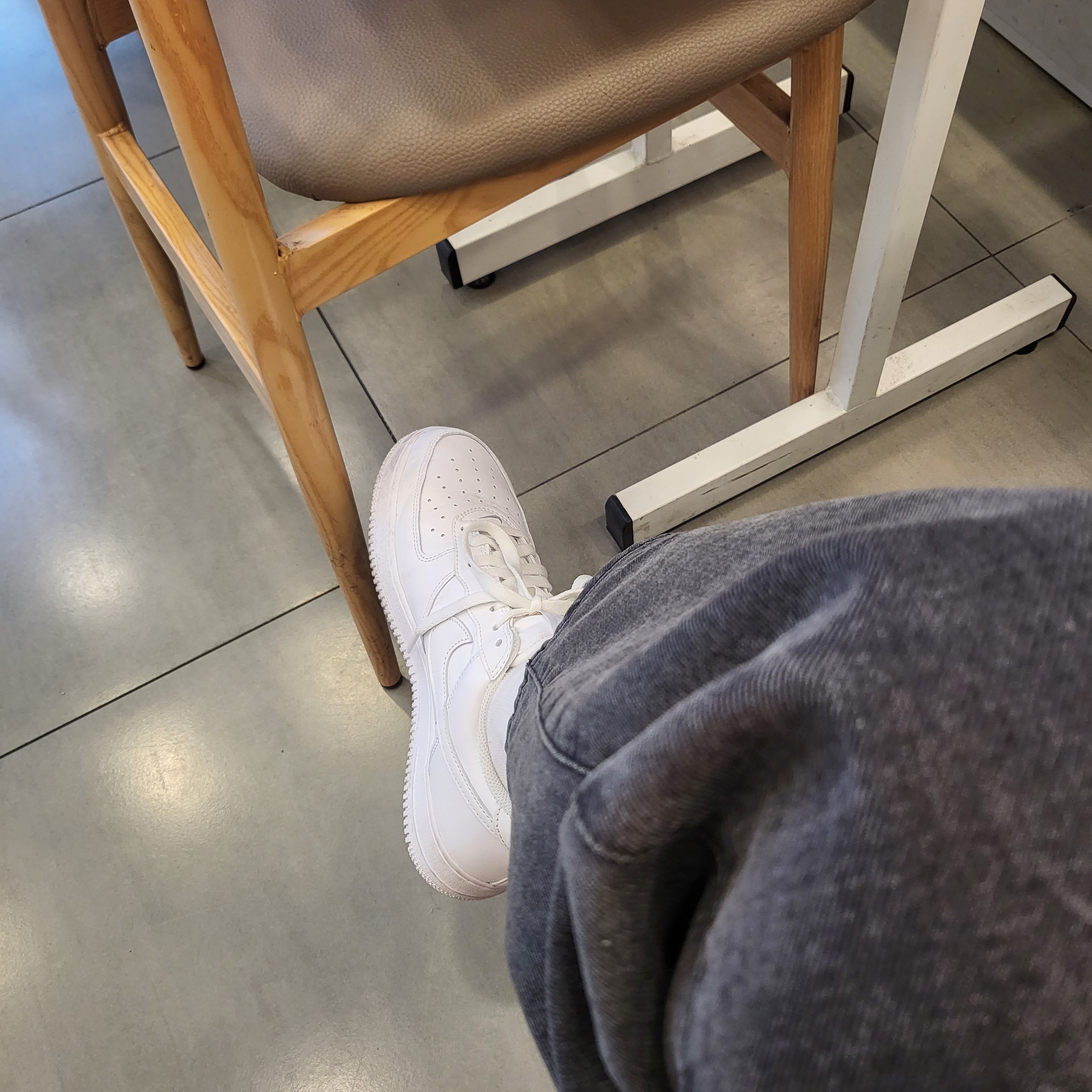 Nike Air Force 1 Low Retro Color of the Month White 착용 스타일