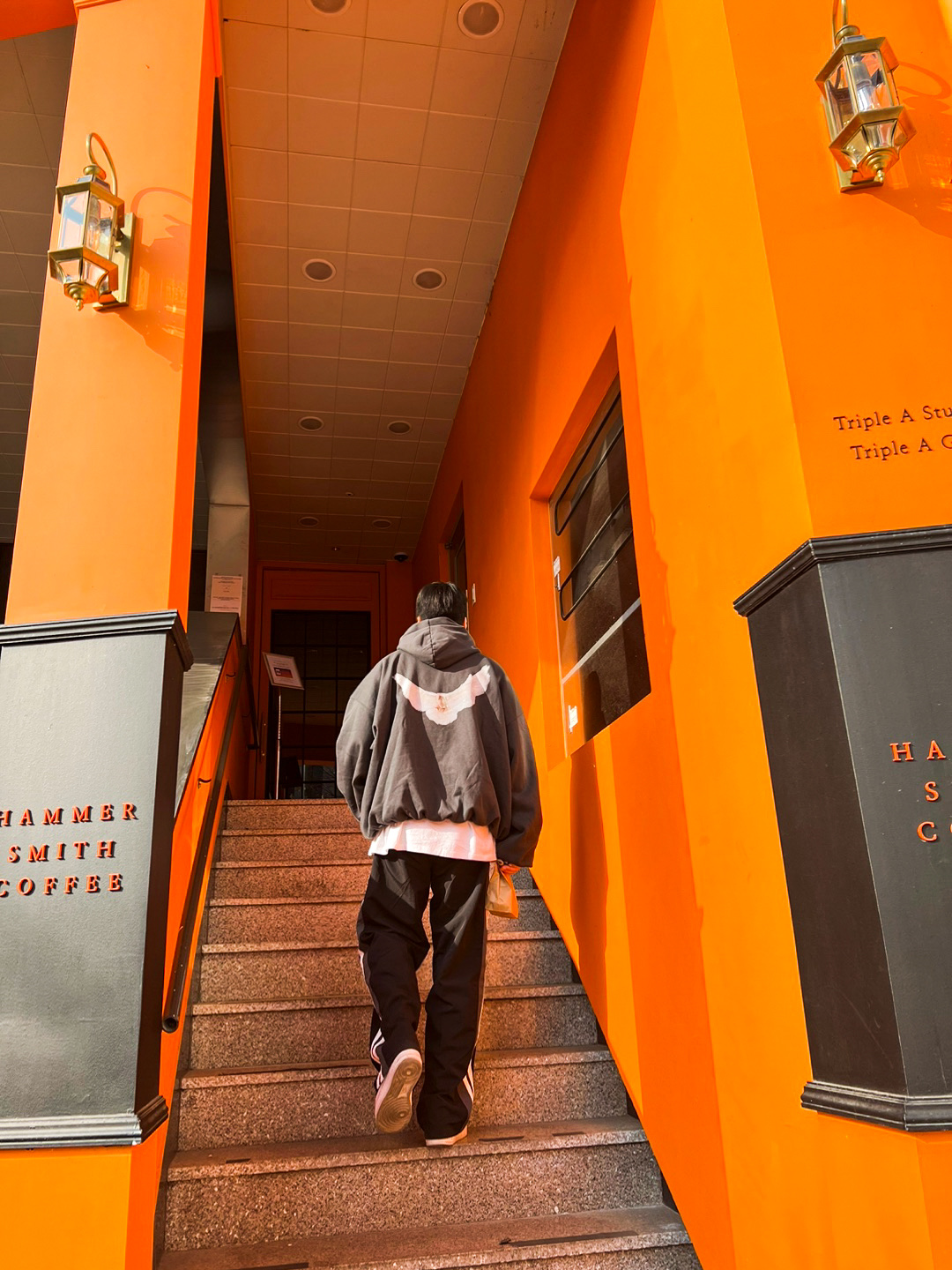Yeezy Gap Engineered By Balenciaga Dove Hoodie Black, Balenciaga Sporty B Track Pants Black 착용 스타일 - 1