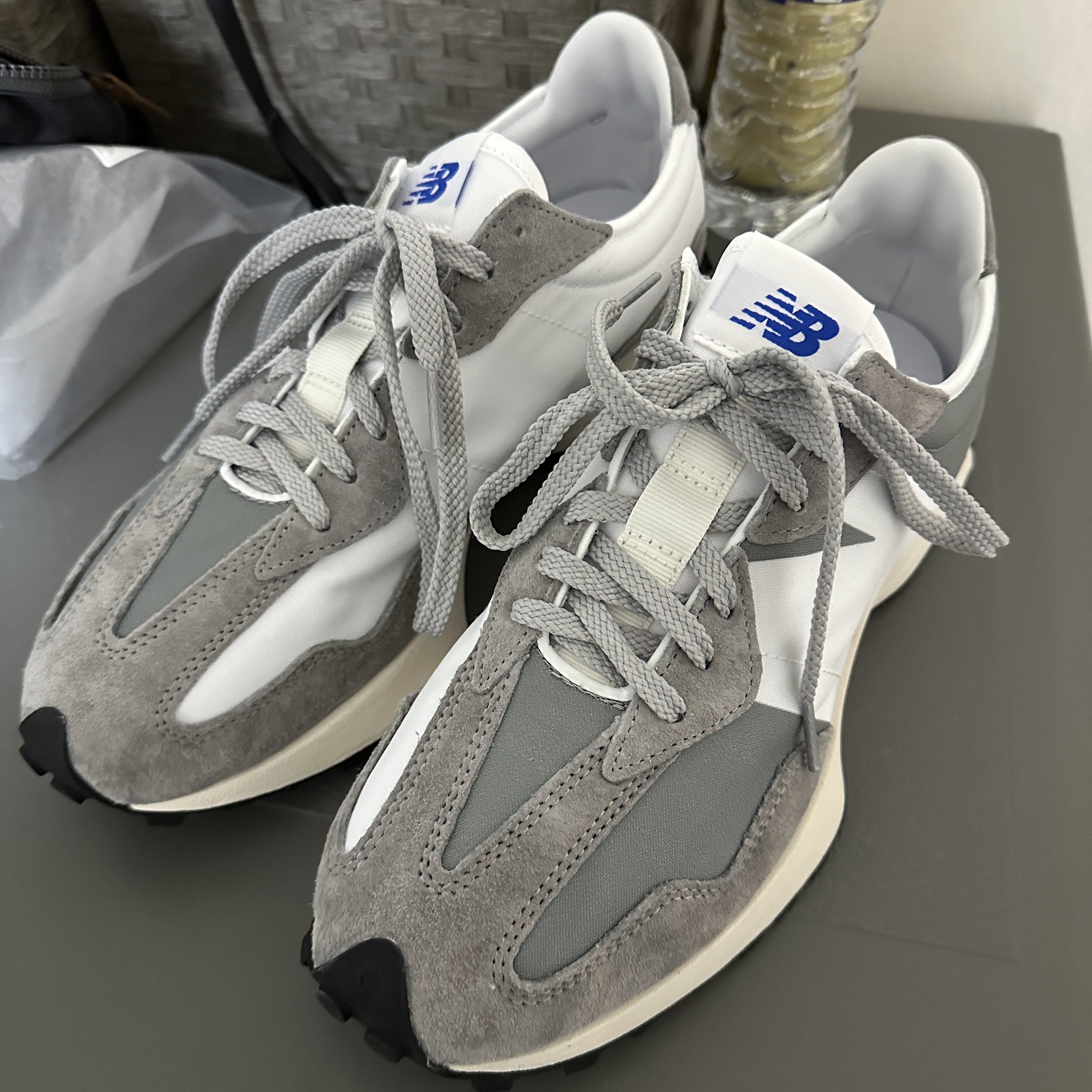 New Balance 327 Grey 착용 스타일