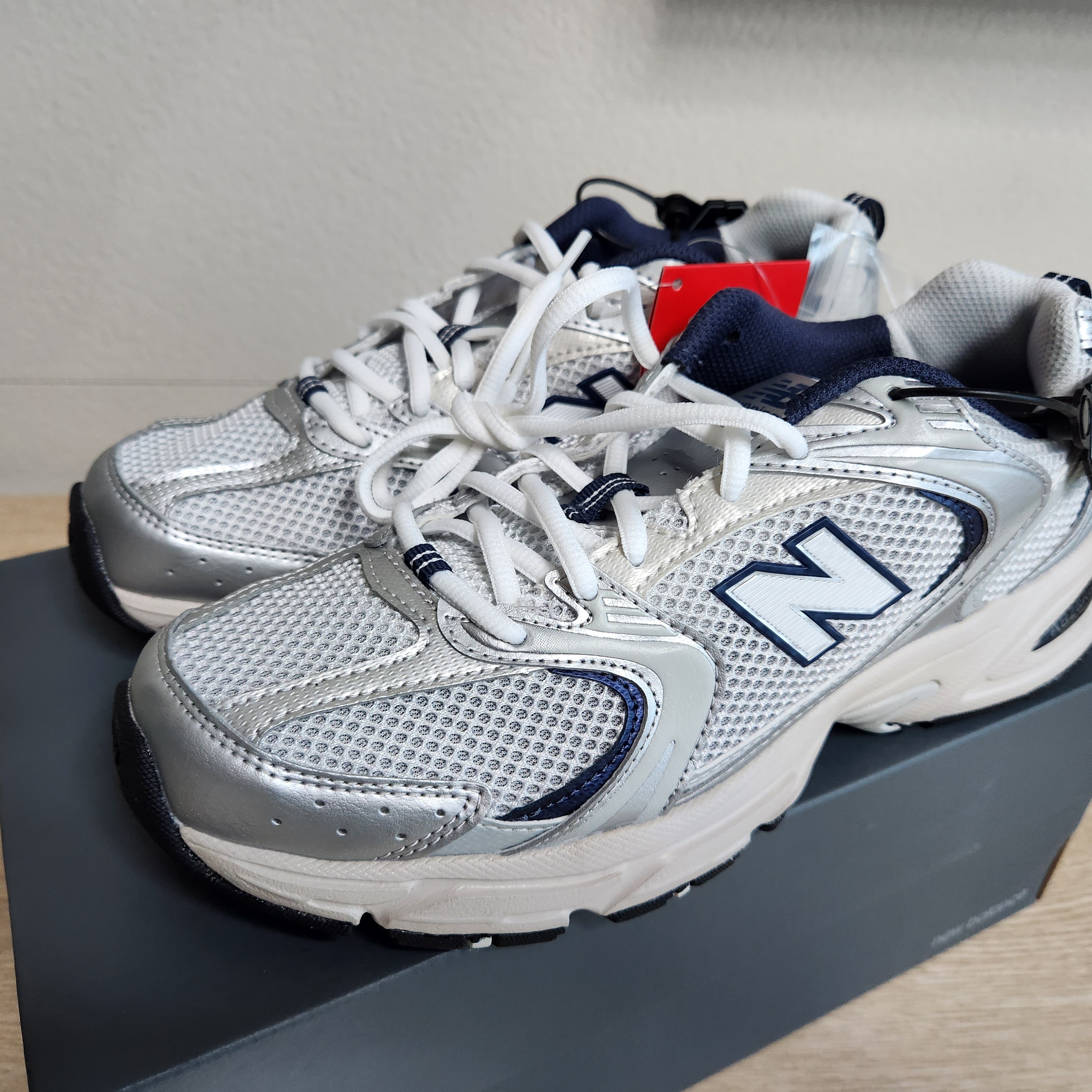New Balance 530 Steel Grey 착용 스타일