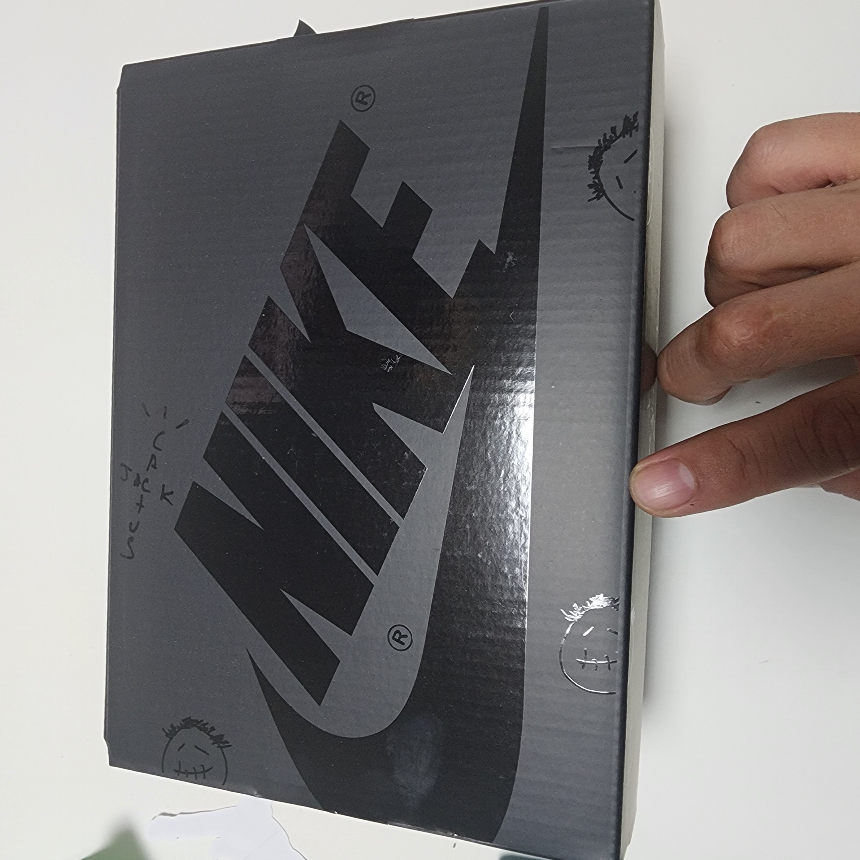 (TD) Jordan 1 x Travis Scott Retro Low OG SP Black Phantom 착용 스타일 - 1