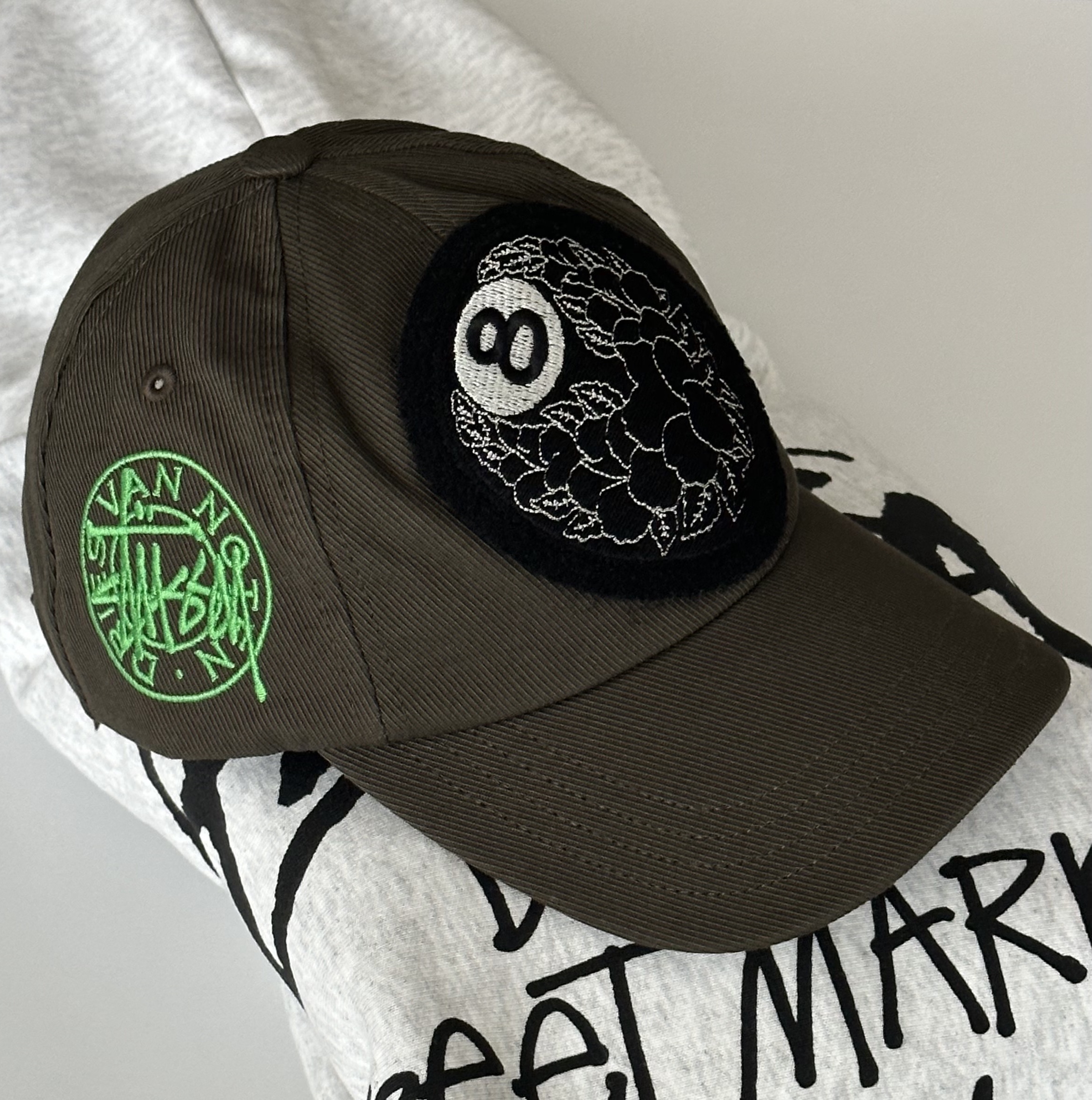 Stussy x Dries Van Noten 8 Ball Patch Cap Khaki 착용 스타일 - 2
