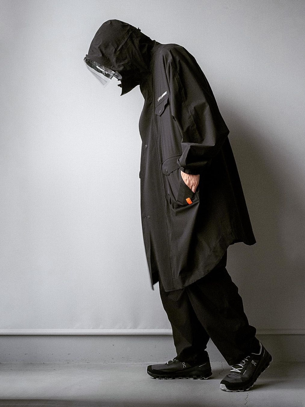 On Running Cloud Vista Waterproof Eclipse Black, On Running Women Cloud Vista Waterproof Eclipse Black 착용 스타일 - 2