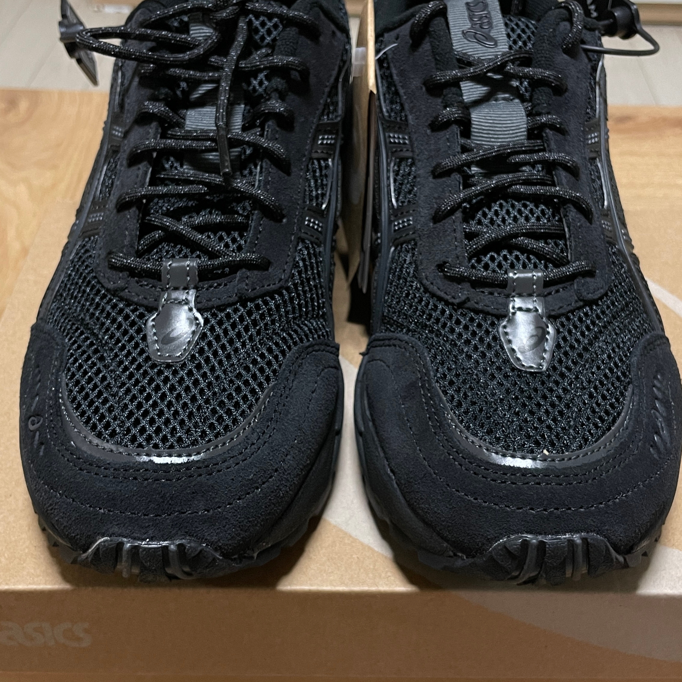 Asics Gel-1090 V2 Black 착용 스타일 - 1