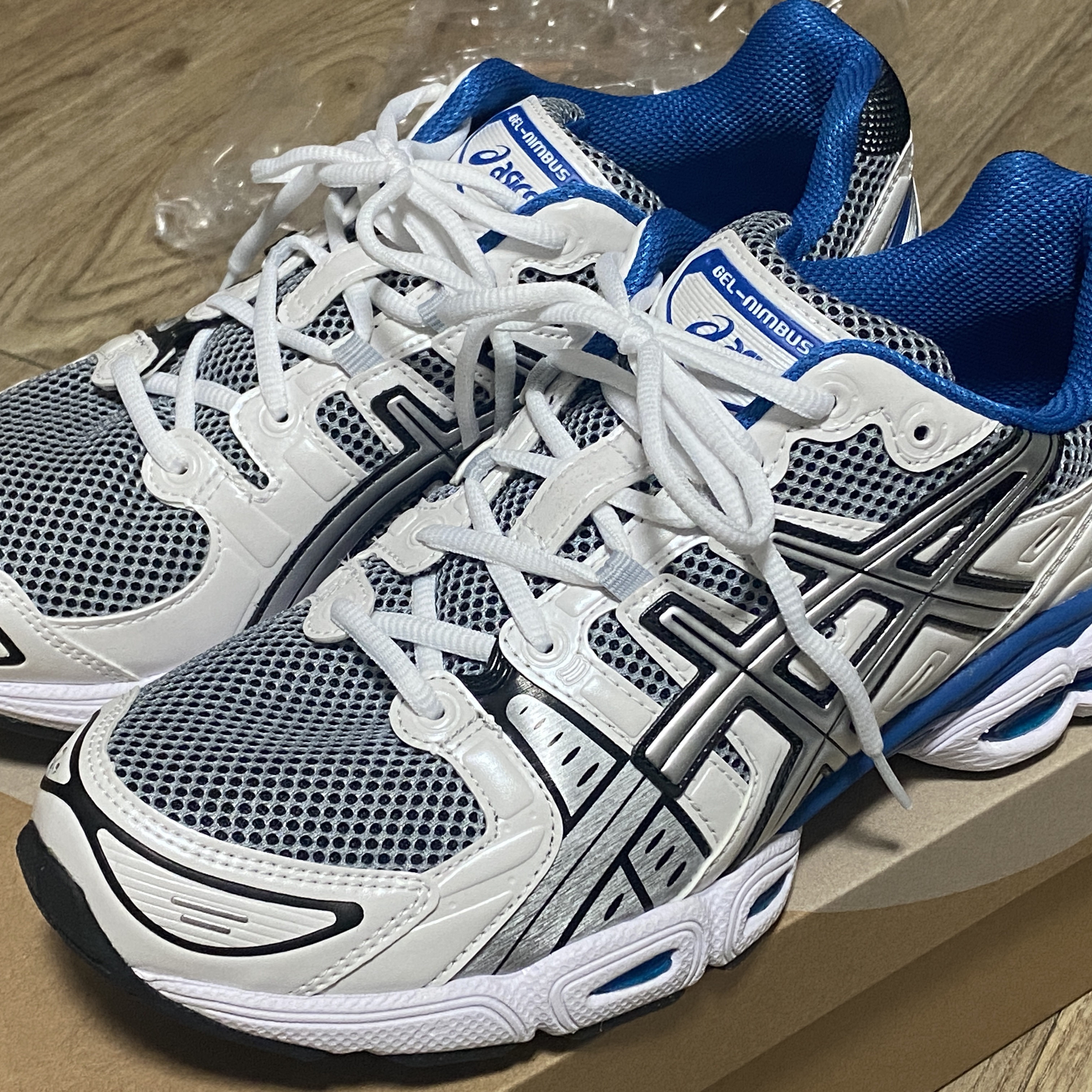 Asics Gel-Nimbus 9 White Lake Drive 착용 스타일 - 2