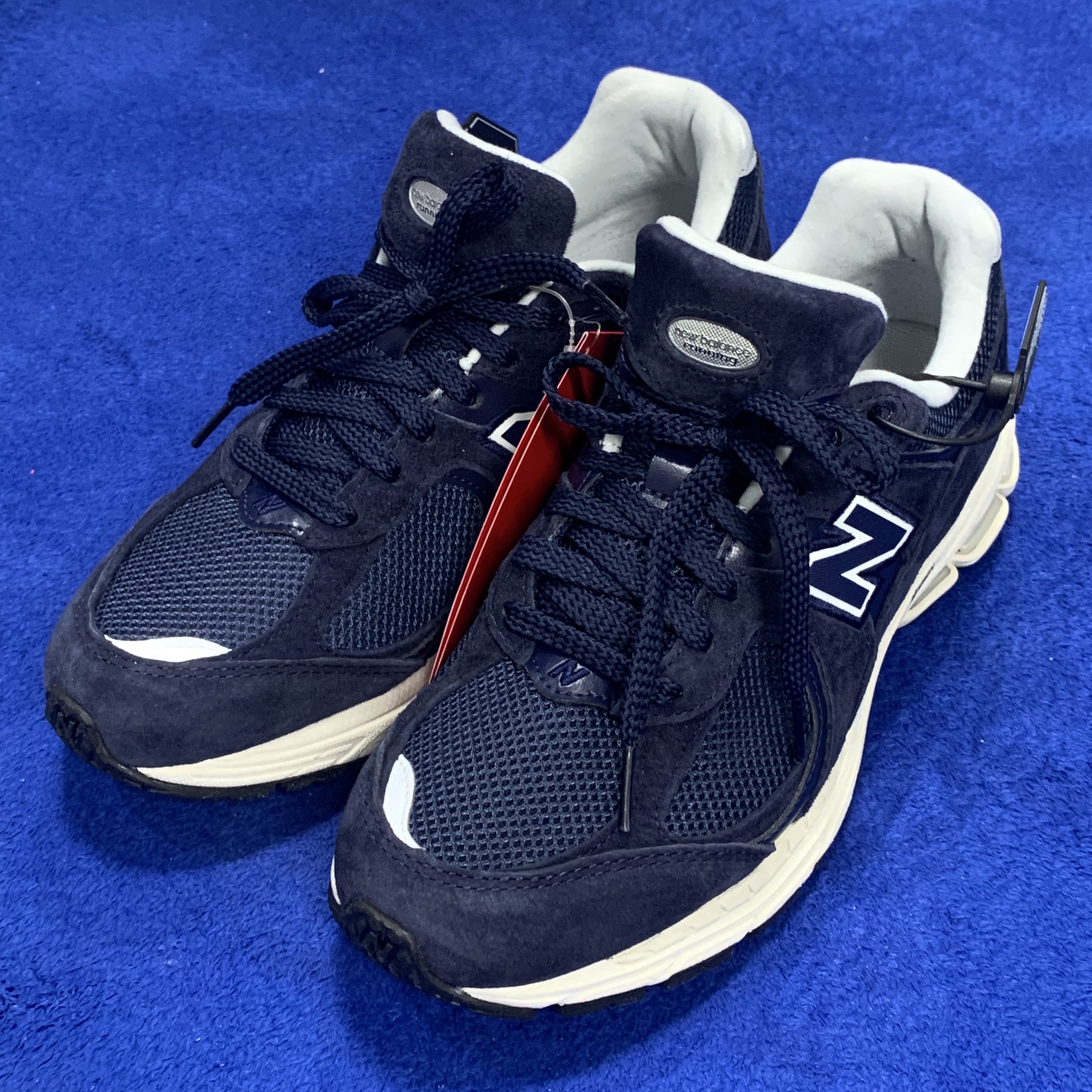 New Balance 2002R Navy 착용 스타일