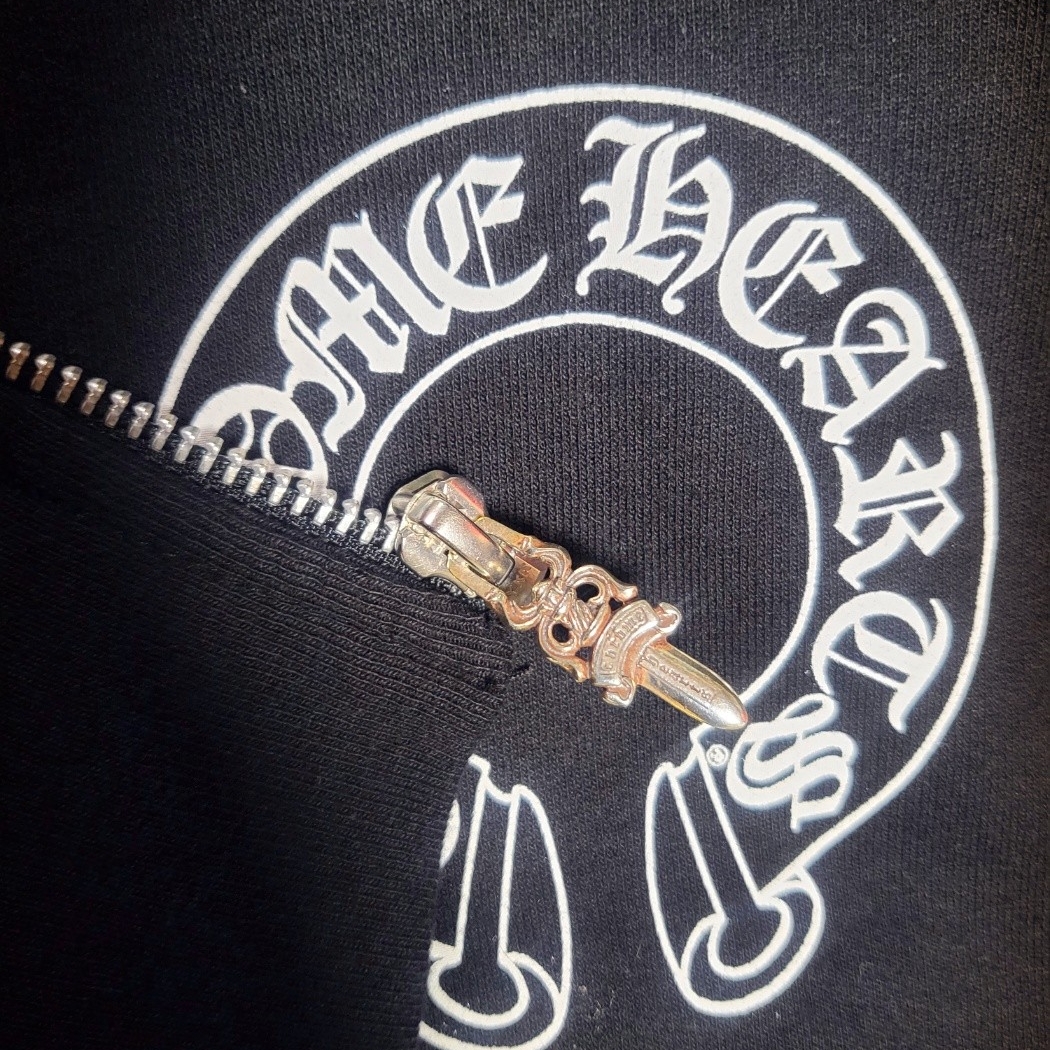 Chrome Hearts Horseshoe Floral Fuck You Logo Heavyweight Zip-Up Hoodie Black 착용 스타일 - 2