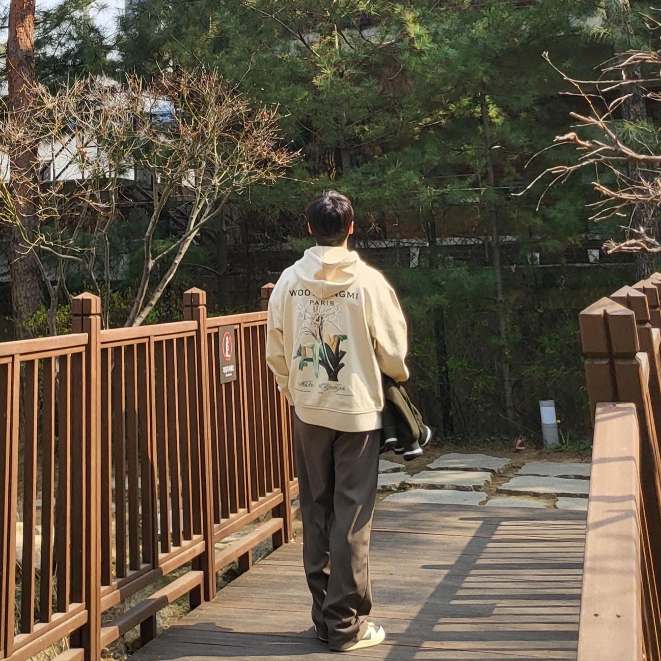 Jordan 1 x Travis Scott Retro Low OG SP Sail and Ridgerock, Wooyoungmi Flower Print Hoodie Ivory - 23SS 착용 스타일 - 2