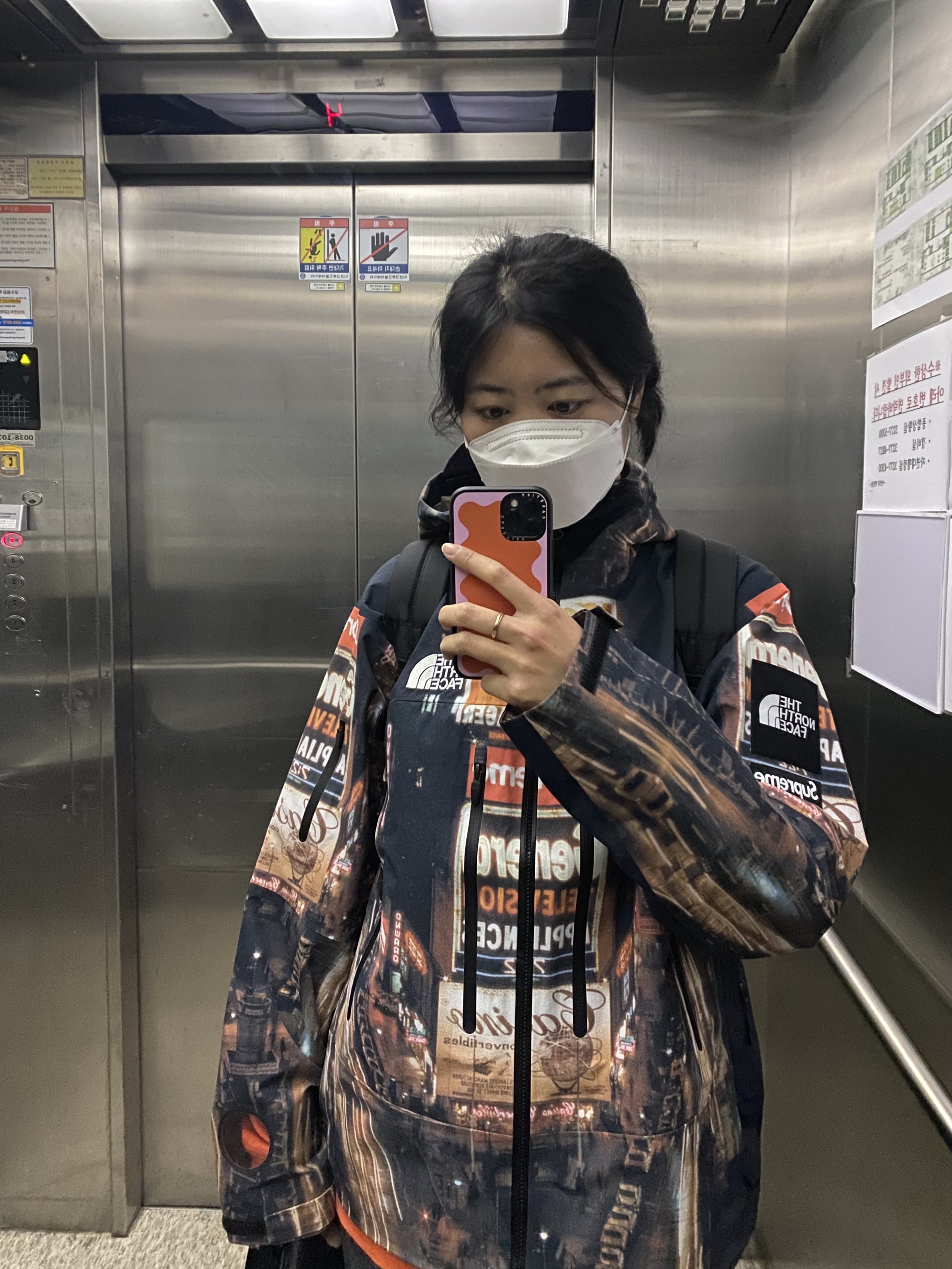Supreme x The North Face Taped Seam Shell Jacket Times Square - 22FW, CDG Backpack Black 착용 스타일