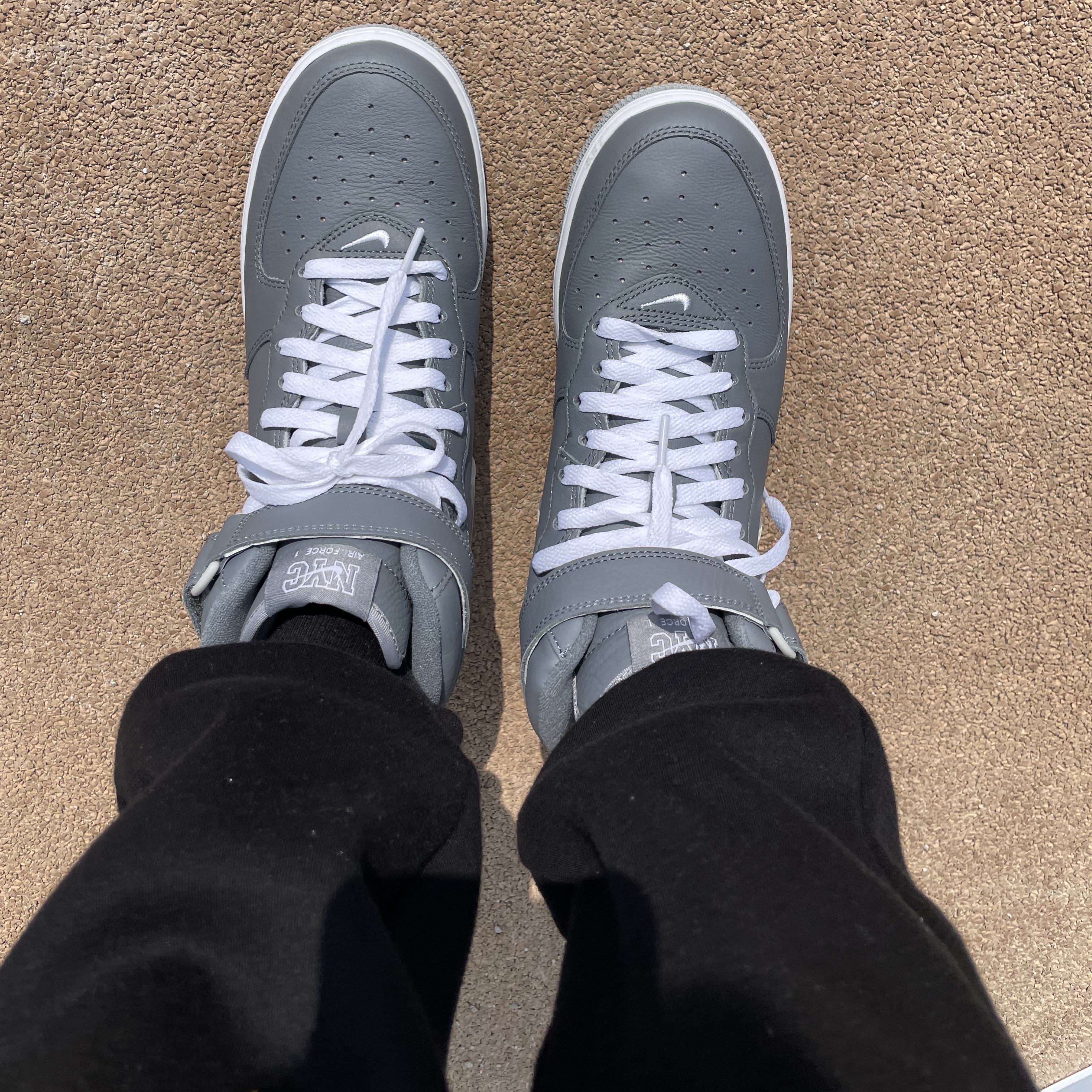 Nike Air Force 1 Mid QS NYC Cool Grey 착용 스타일