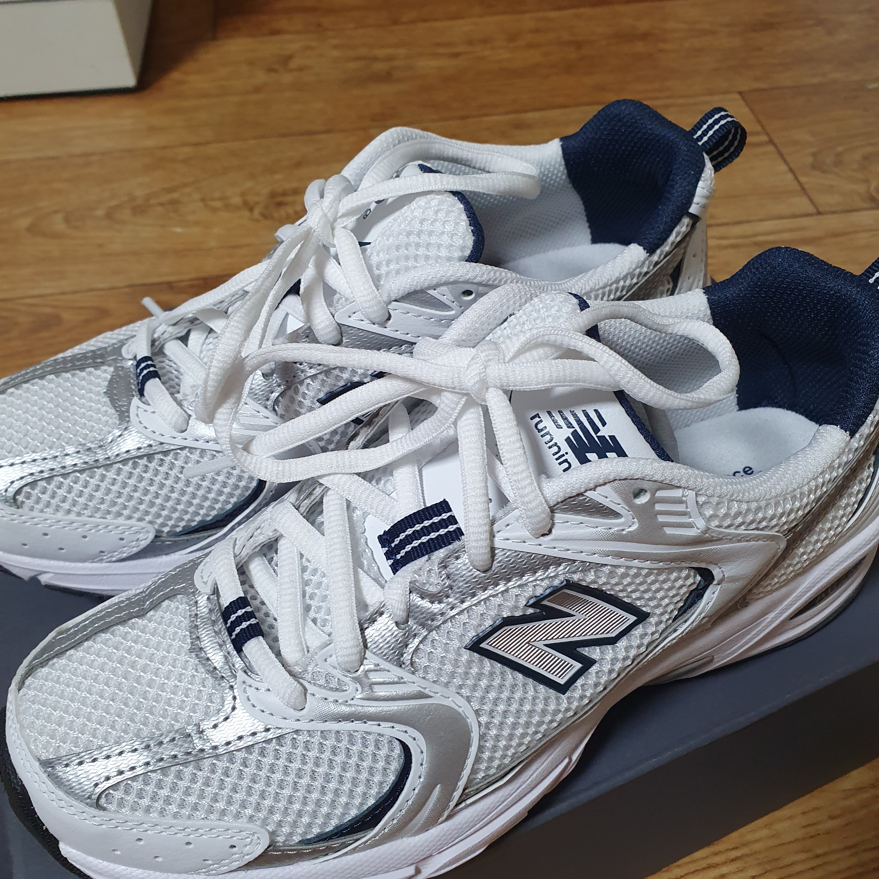 New Balance 530 White 착용 스타일