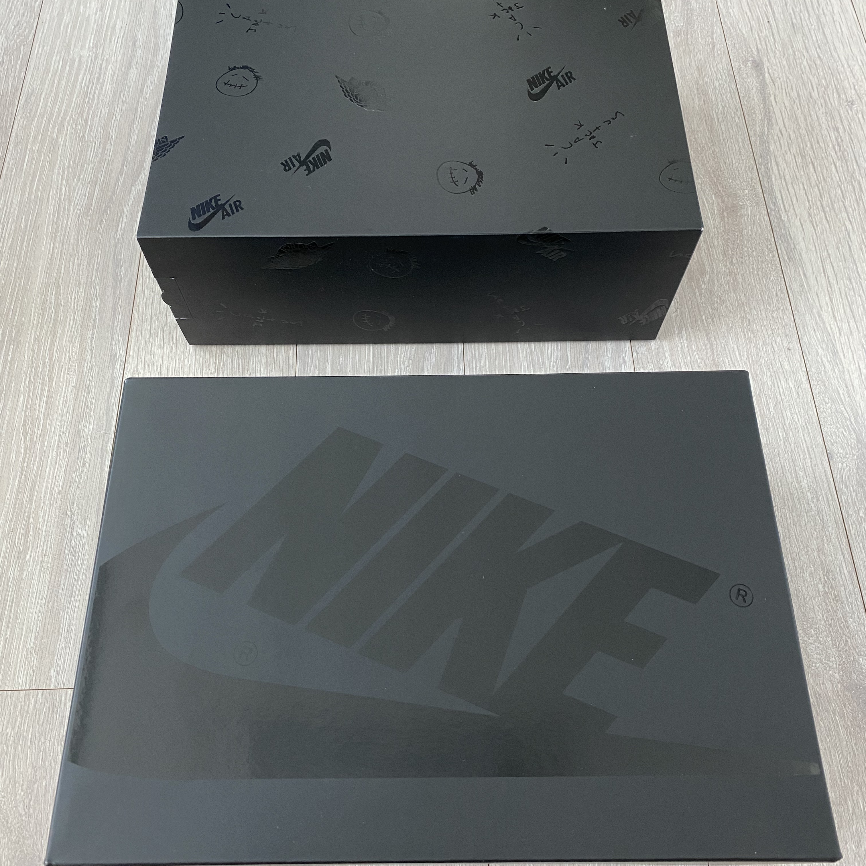 Jordan 1 x Travis Scott Retro Low OG SP Black Phantom 착용 스타일 - 2