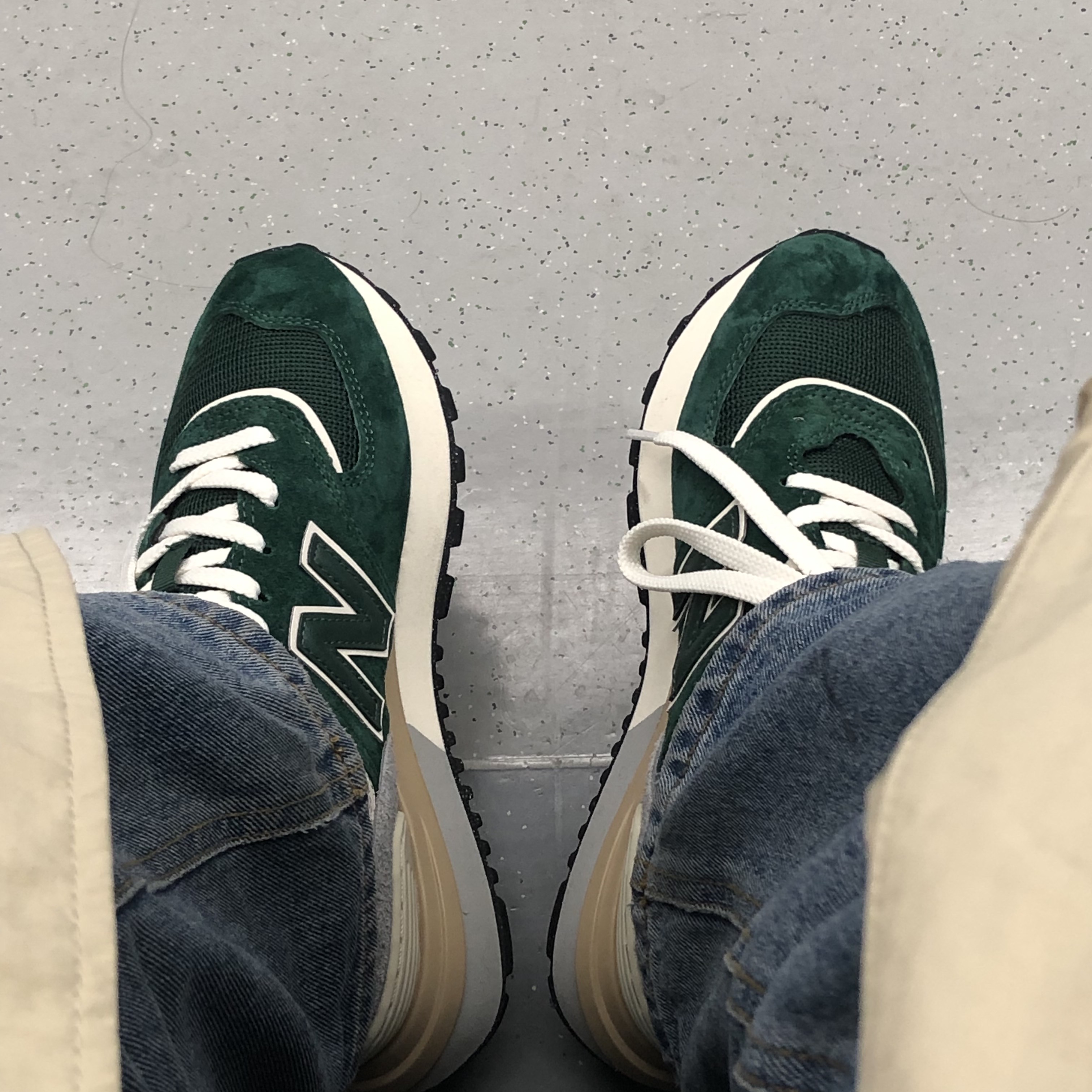New Balance 574 Legacy Green 착용 스타일 - 3