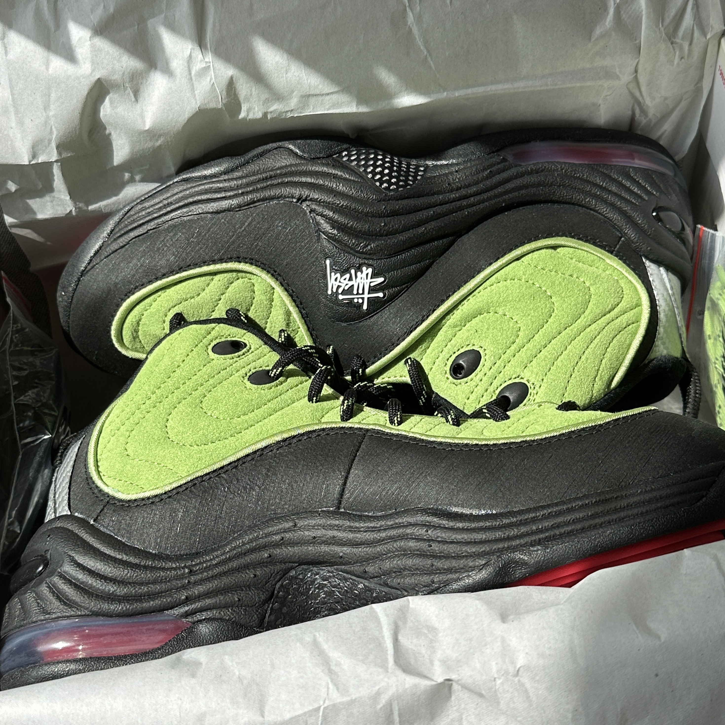 Nike x Stussy Air Penny II Vivid Green and Black 착용 스타일 - 2