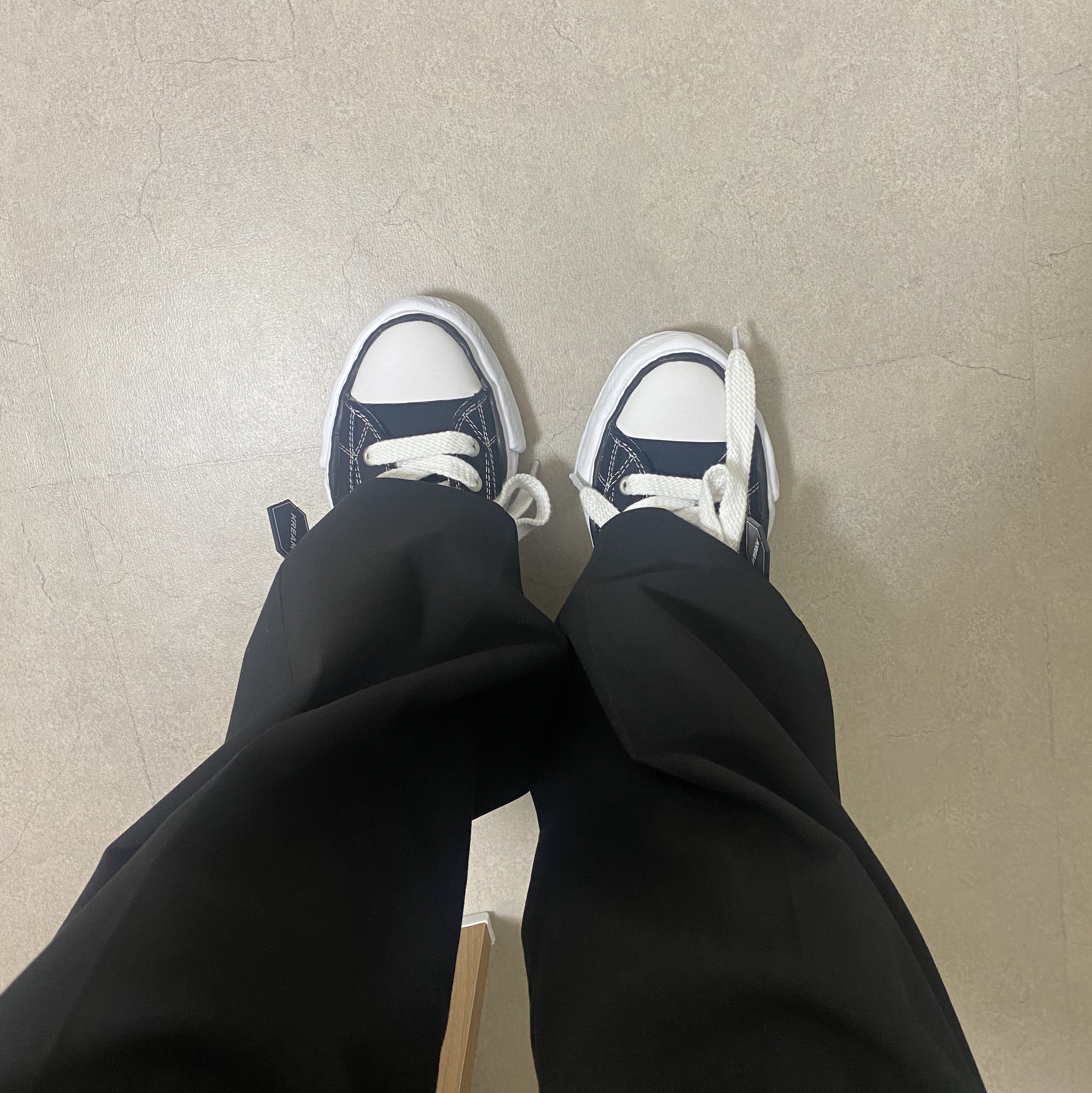 Maison Mihara Yasuhiro Peterson OG Sole Canvas Low Sneakers Black 착용 스타일