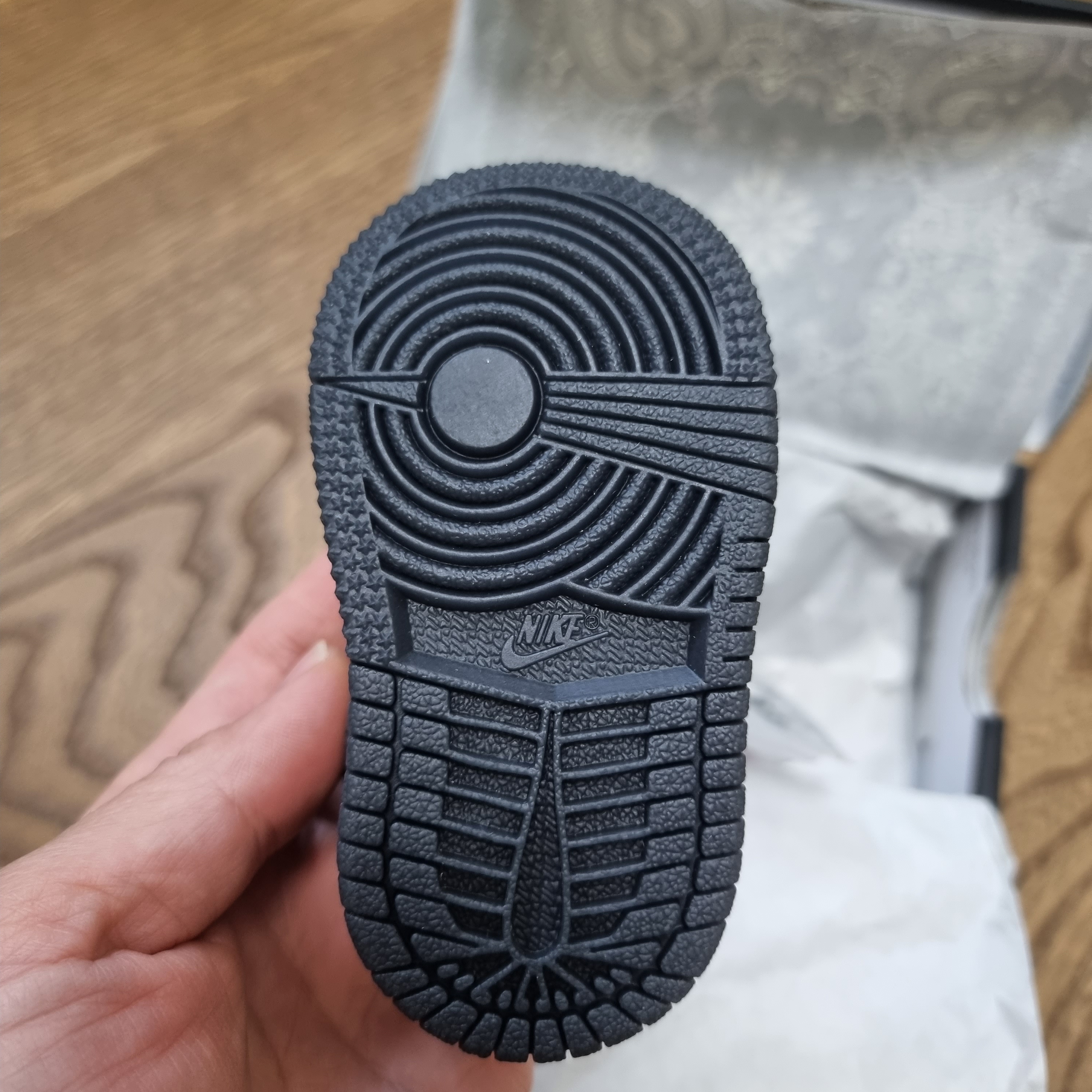 (TD) Jordan 1 x Travis Scott Retro Low OG SP Black Phantom 착용 스타일 - 3