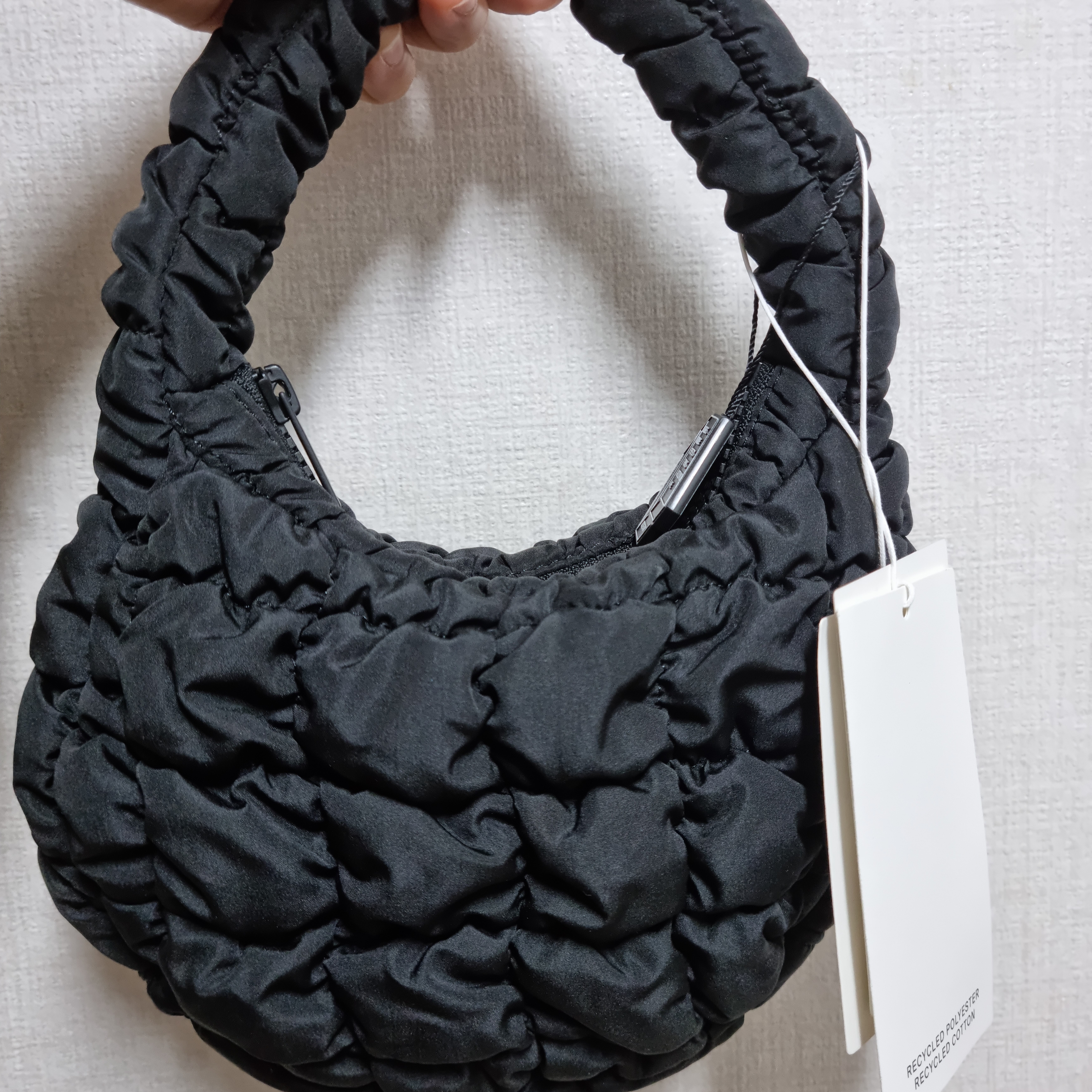 COS Quilted Micro Bag Black 착용 스타일