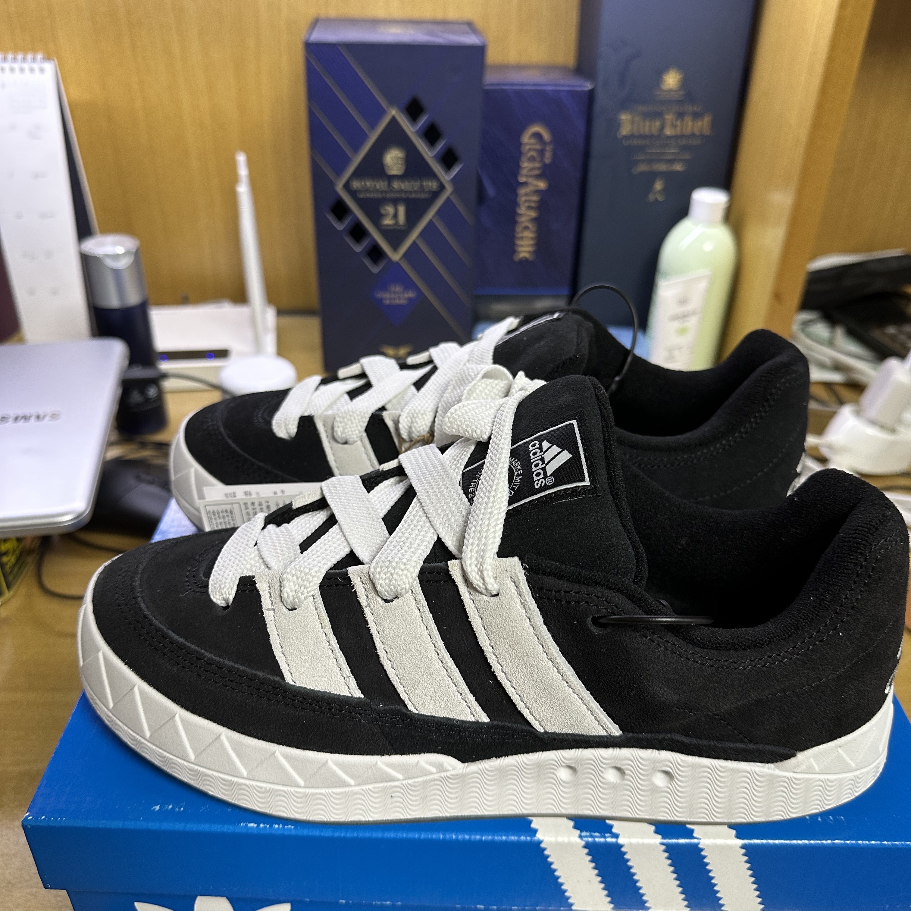 Adidas Adimatic Core Black 착용 스타일