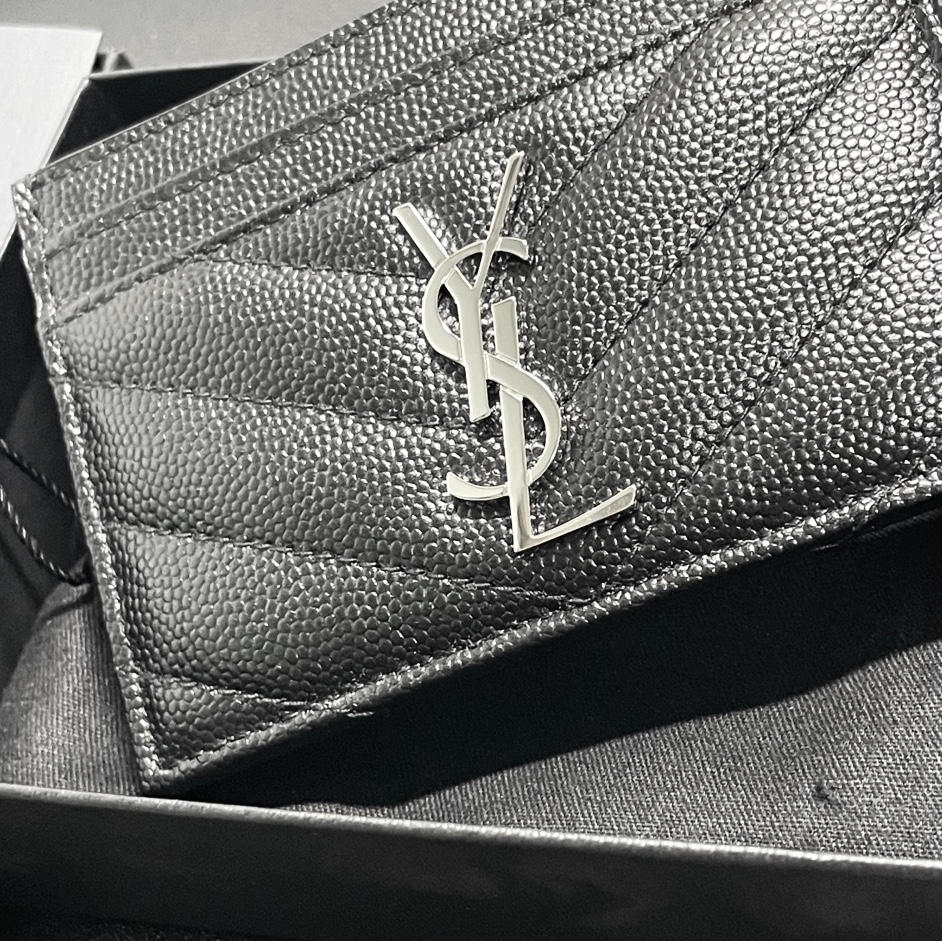 Saint Laurent Cassandre Matelasse Card Case in Grain De Poudre Embossed Leather Black 착용 스타일