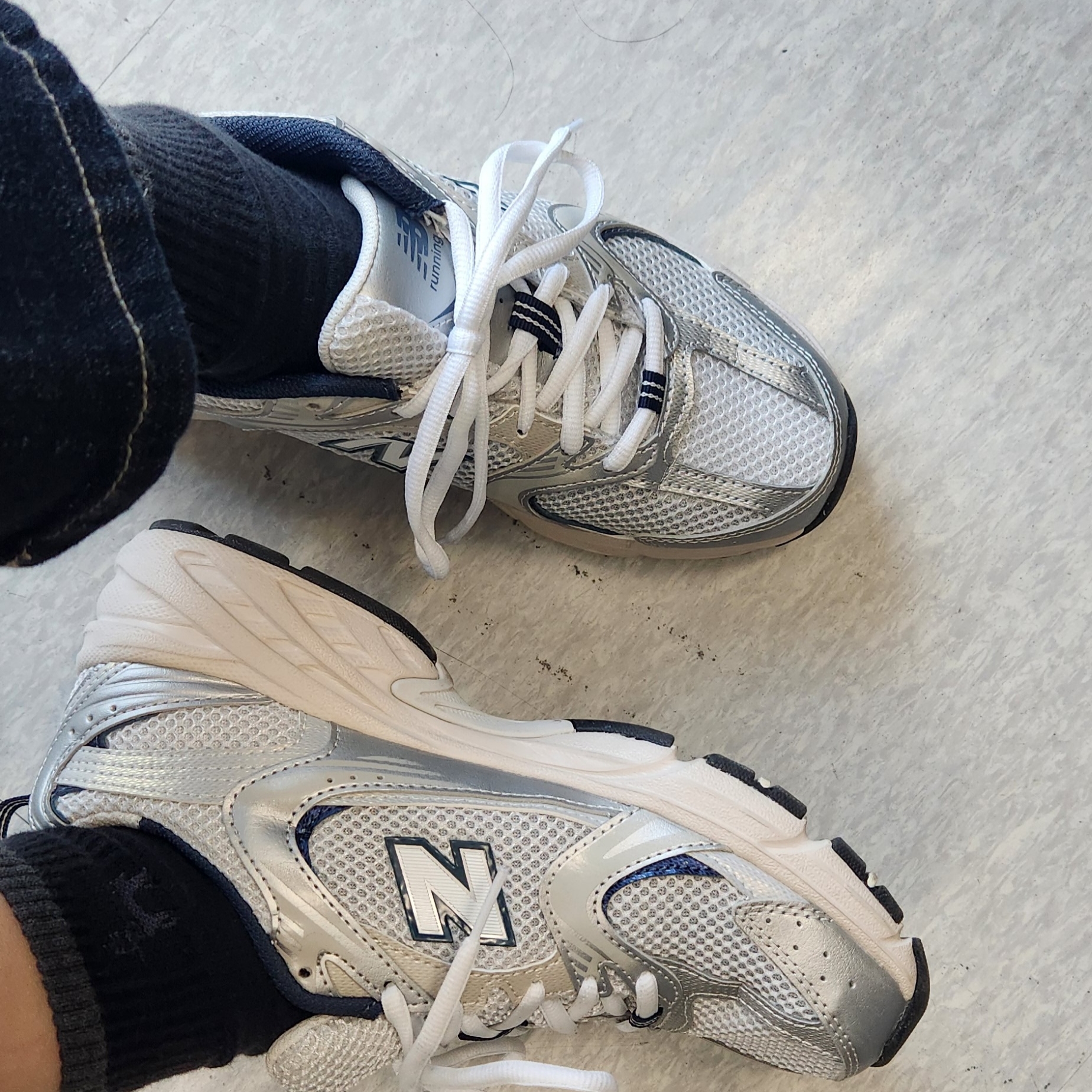 New Balance 530 Steel Grey 착용 스타일 - 2