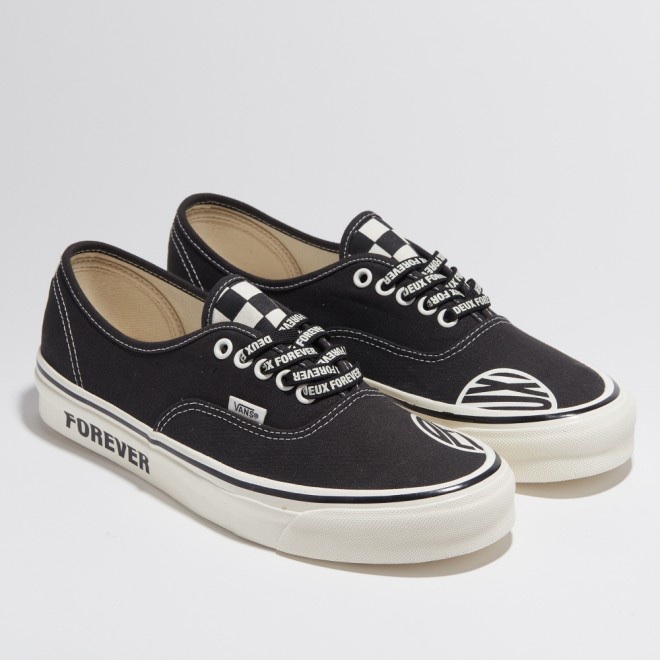 Vans x Deux Authentic 44 DX Black 착용 스타일 - 1