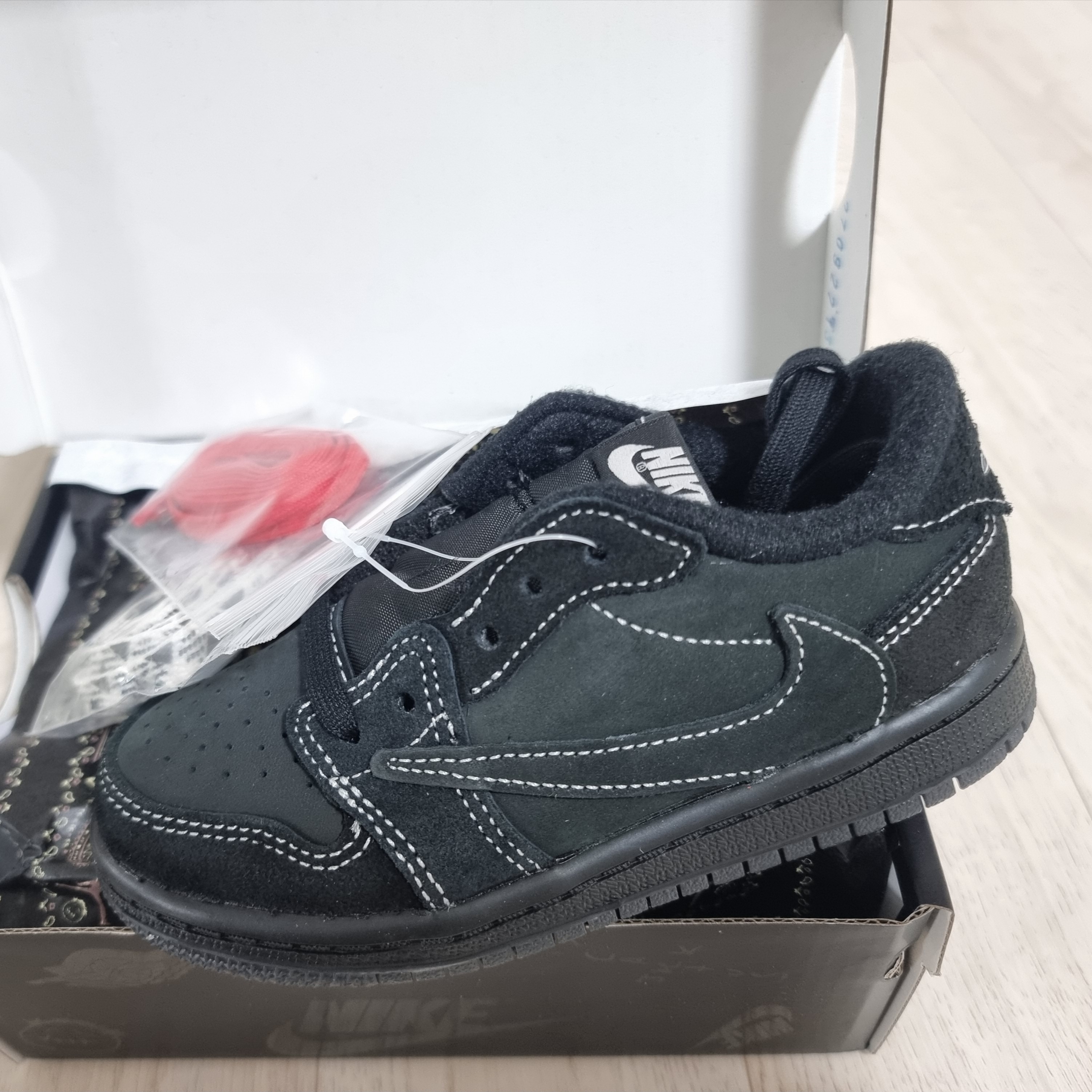 (TD) Jordan 1 x Travis Scott Retro Low OG SP Black Phantom 착용 스타일