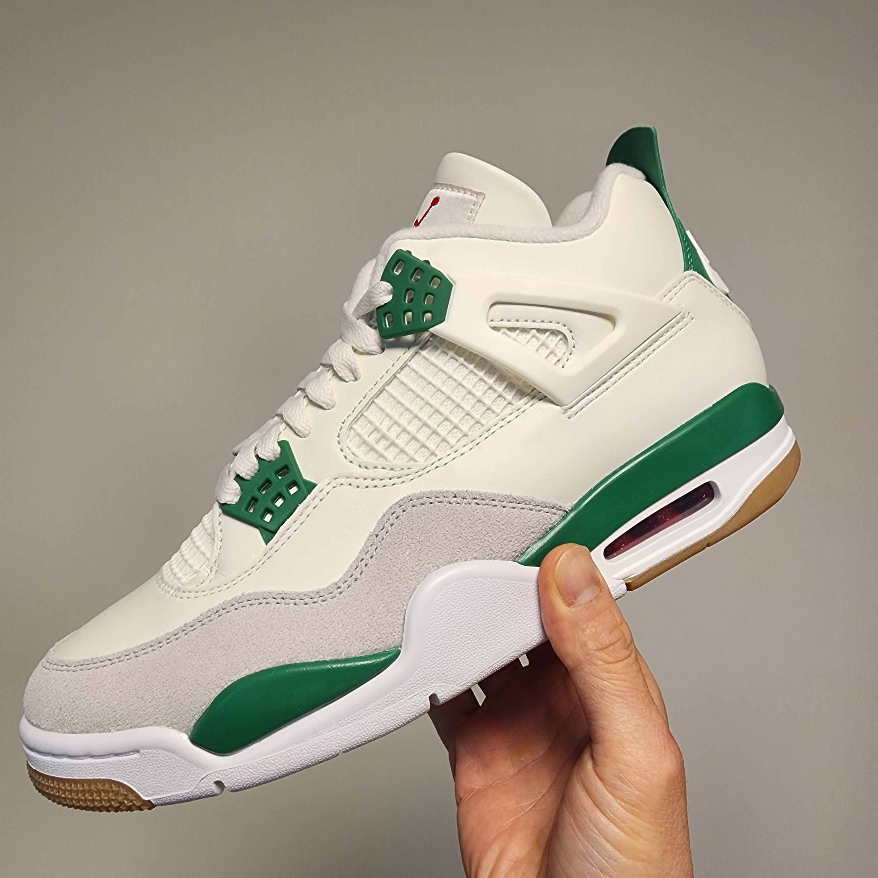 Jordan 4 x Nike SB Retro SP Pine Green 착용 스타일 - 1