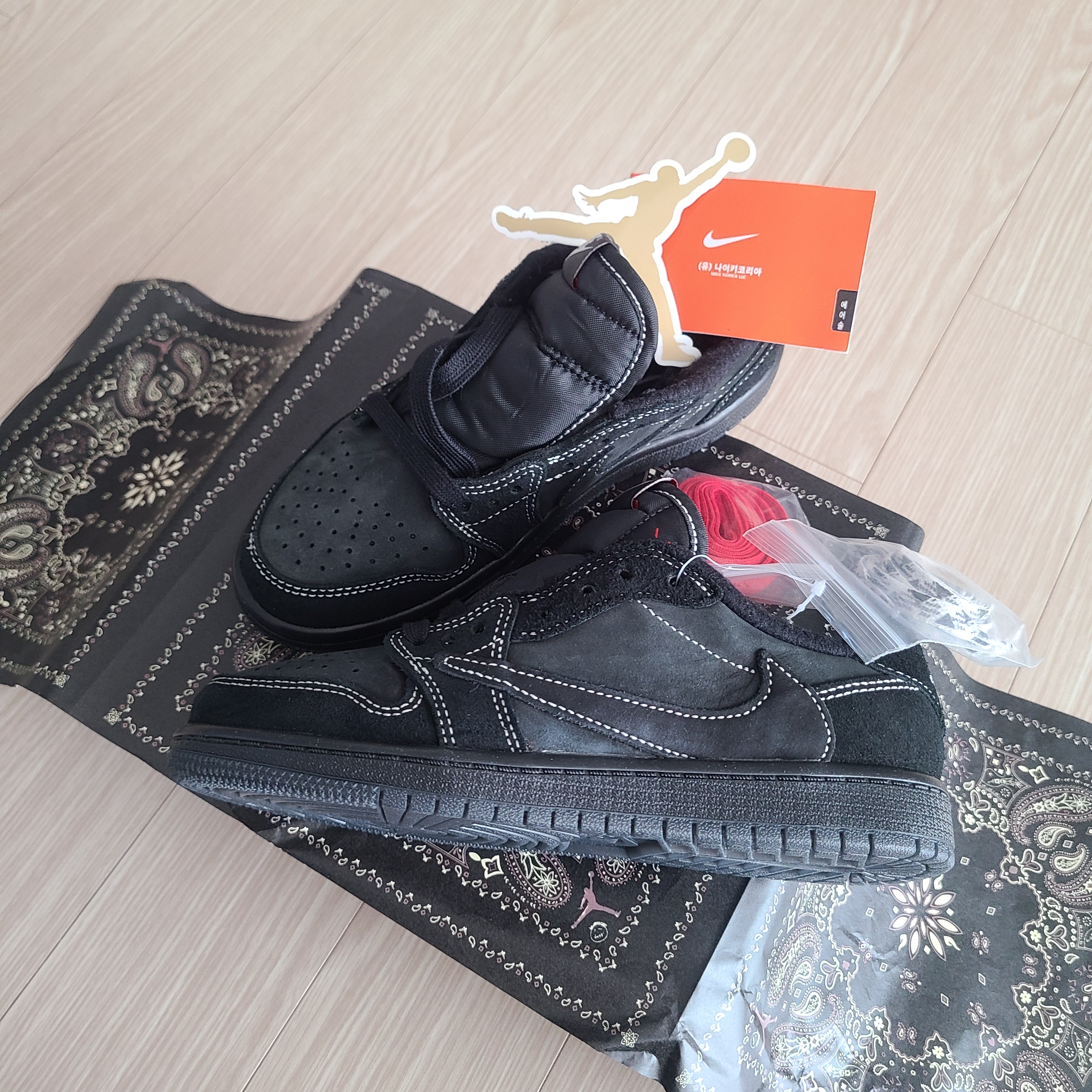 (PS) Jordan 1 x Travis Scott Retro Low OG SP Black Phantom 착용 스타일
