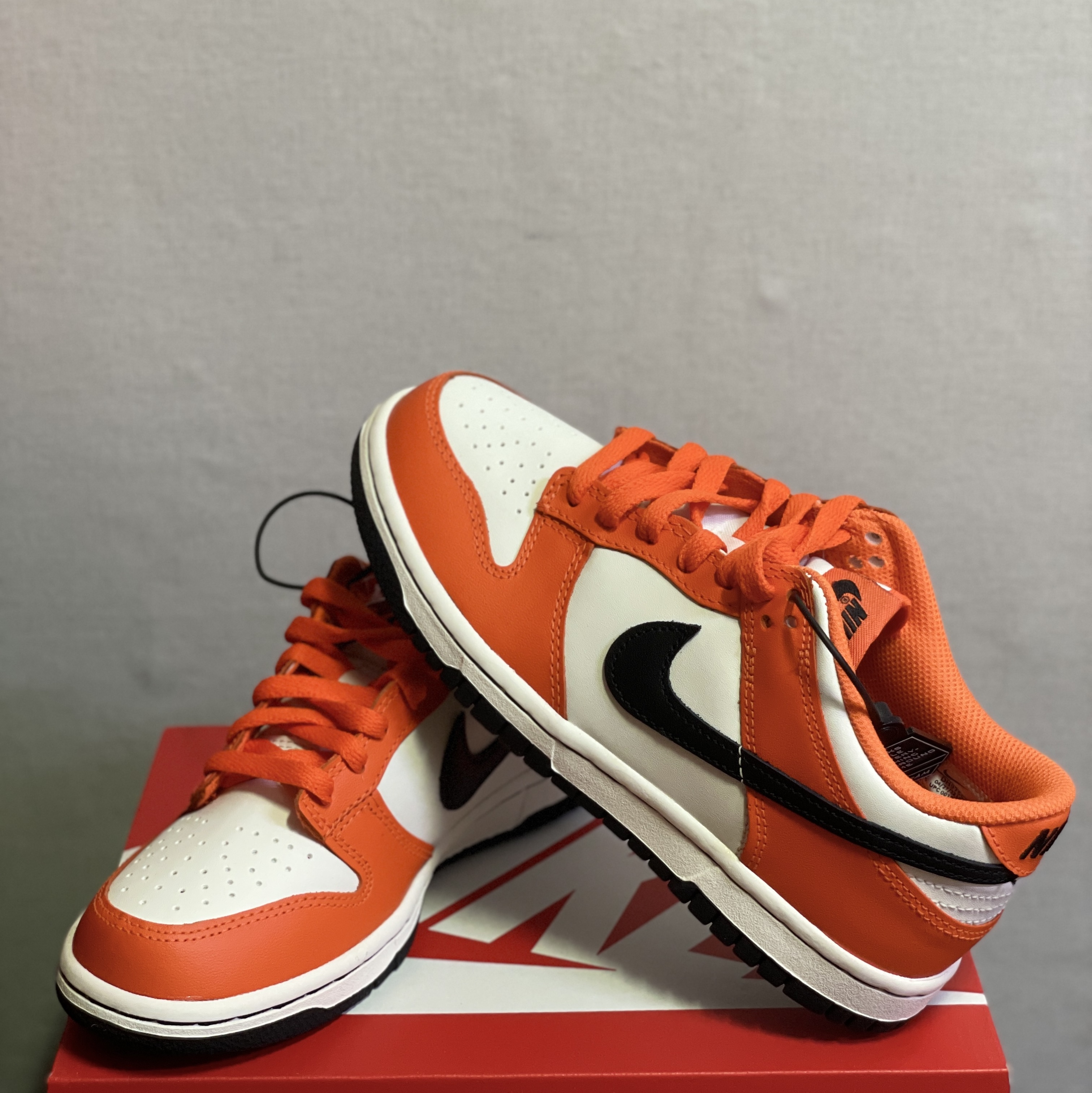 (GS) Nike Dunk Low Safety Orange 착용 스타일 - 2