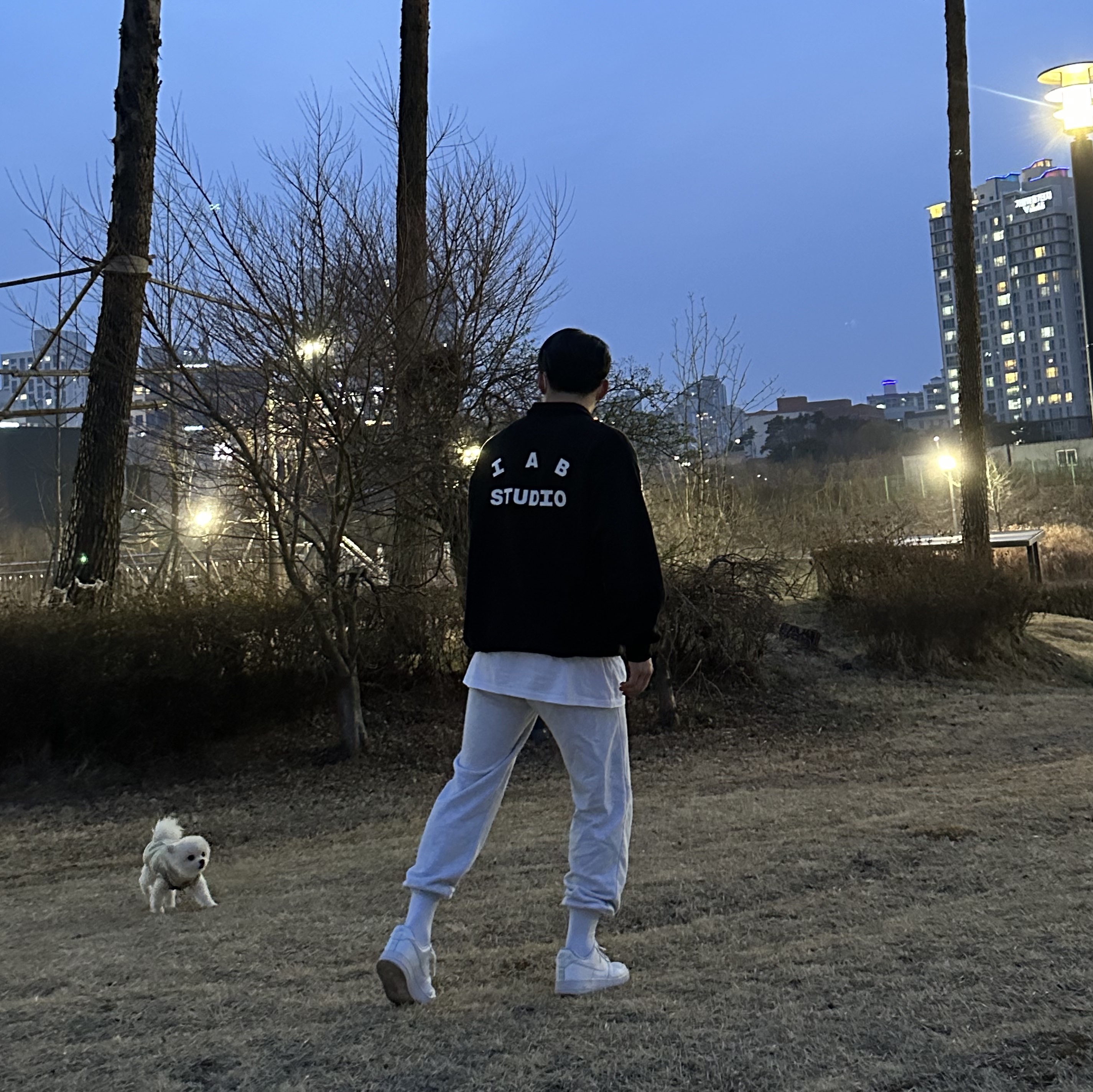 IAB Studio Half Zip-Up Black White, Nike Air Force 1 '07 Low White 착용 스타일