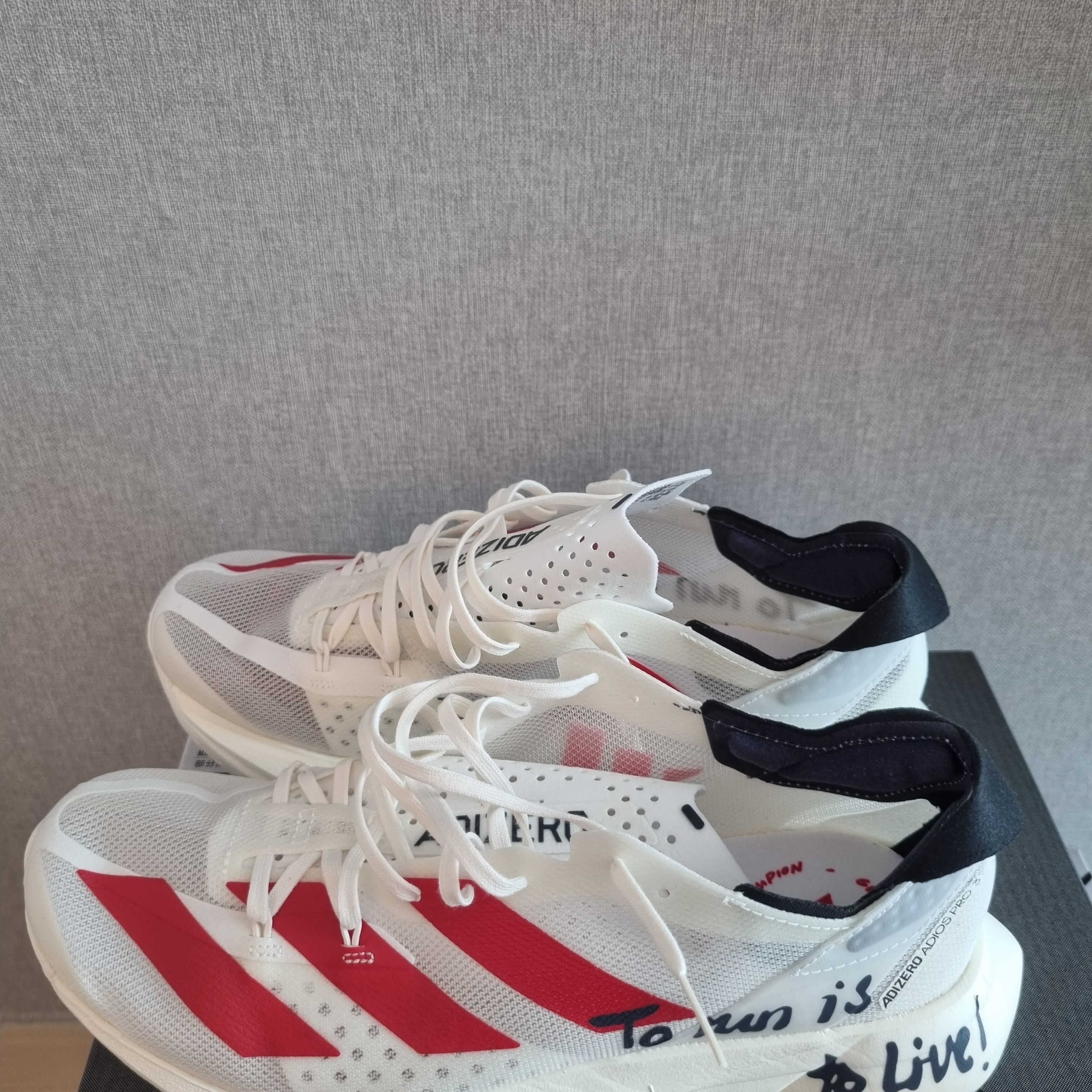 Adidas Adizero Adios Pro 3 Off White Better Scarlet 착용 스타일 - 2