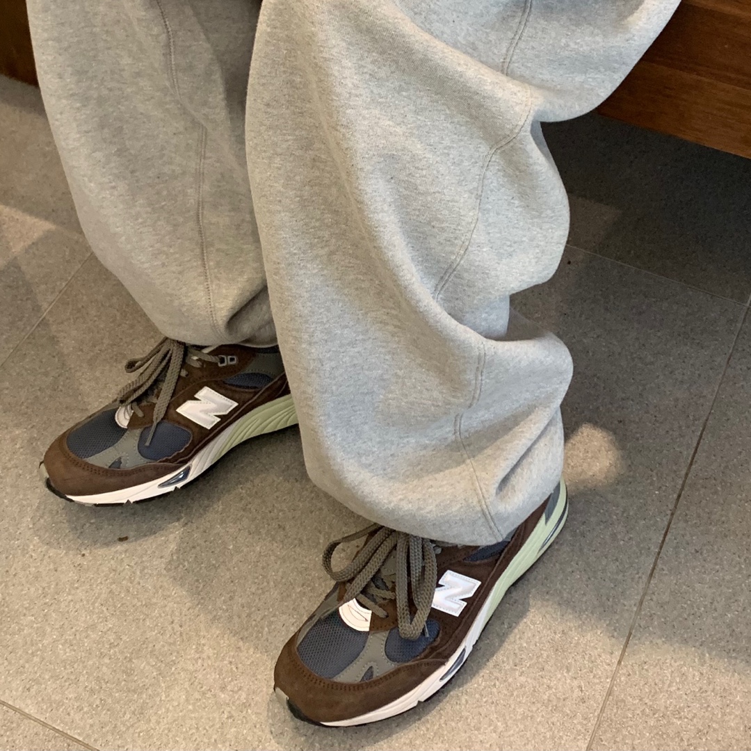 New Balance 991 Made in UK Brown, Nike x Stussy NRG Fleece Pants Dark Grey Heather (DO9340-063) 착용 스타일