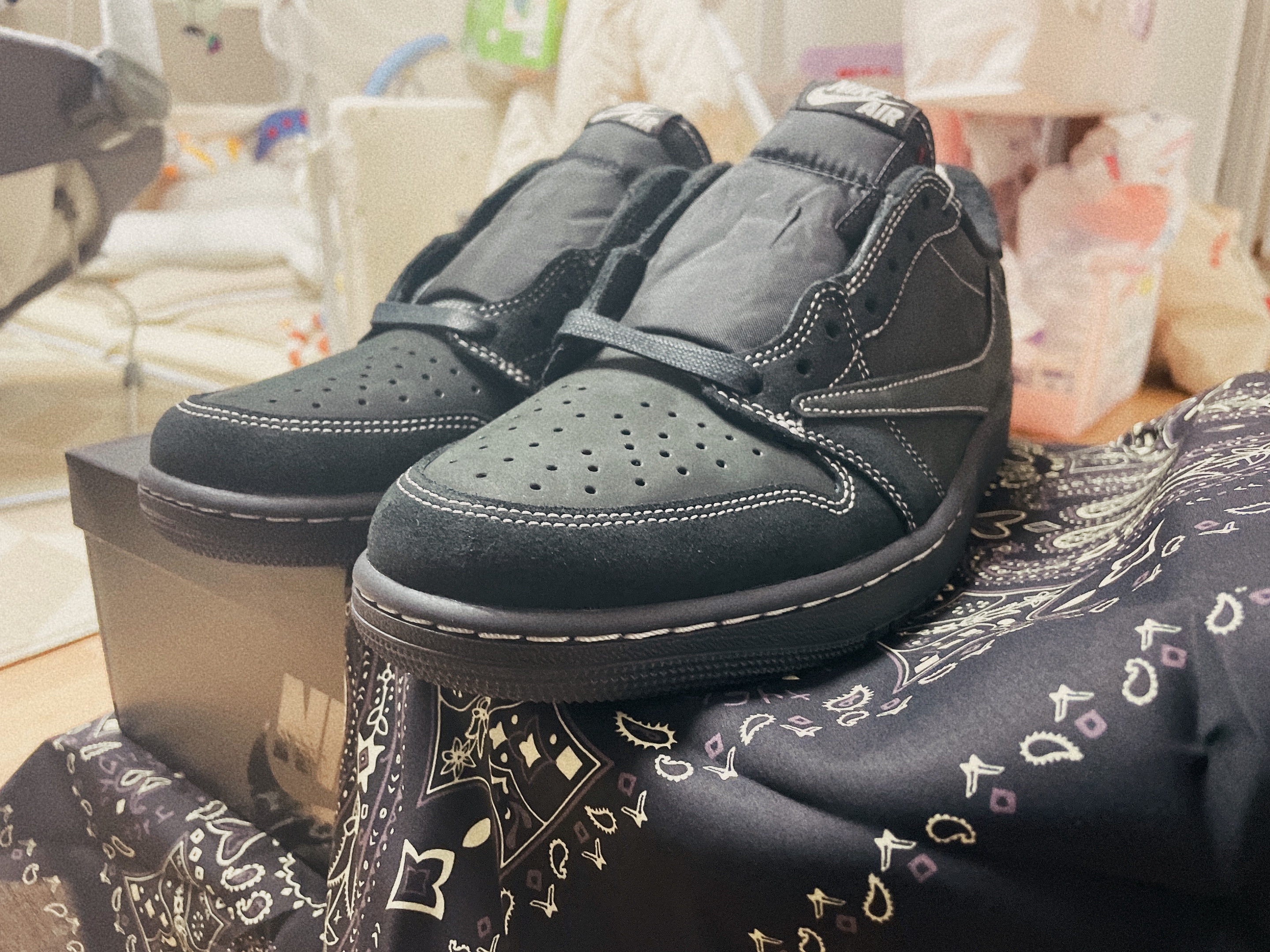 Jordan 1 x Travis Scott Retro Low OG SP Black Phantom 착용 스타일 - 1