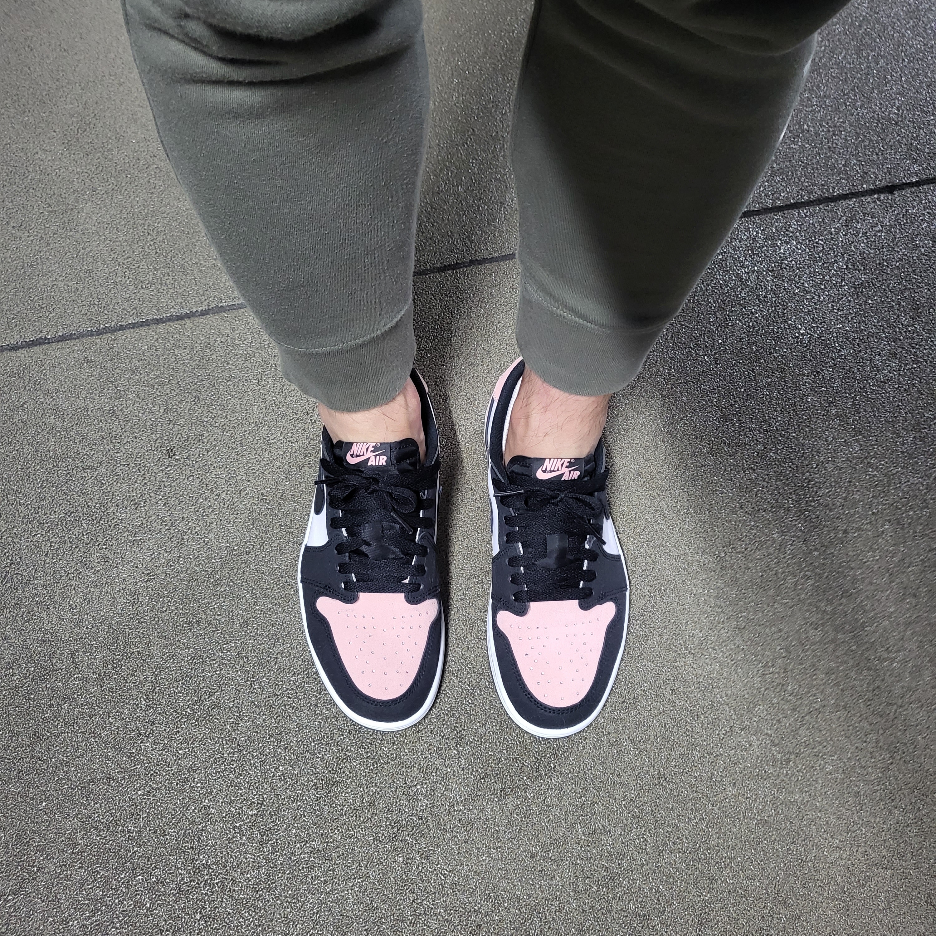 Jordan 1 Retro Low OG Bleached Coral 착용 스타일