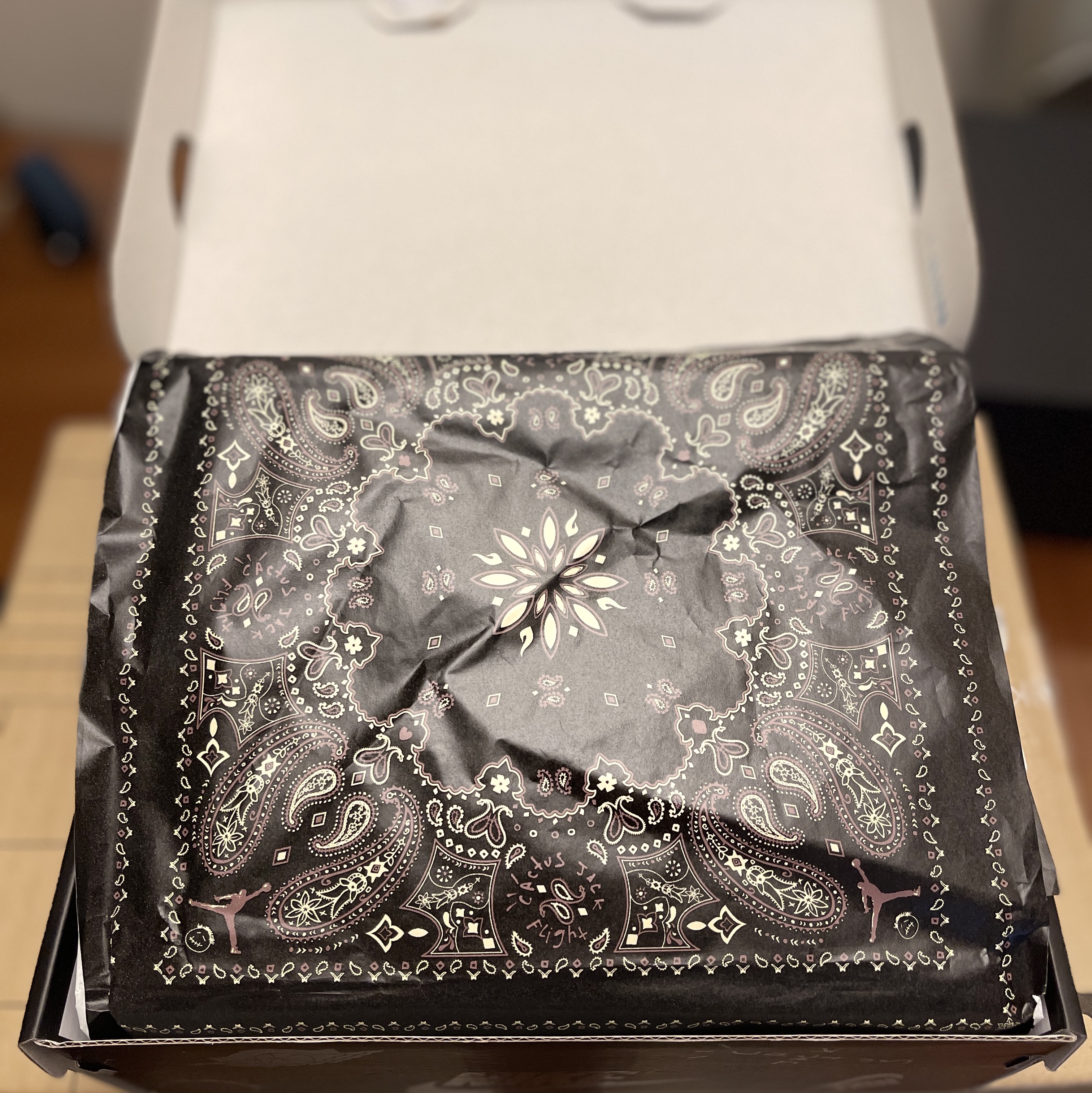 Jordan 1 x Travis Scott Retro Low OG SP Black Phantom 착용 스타일 - 4