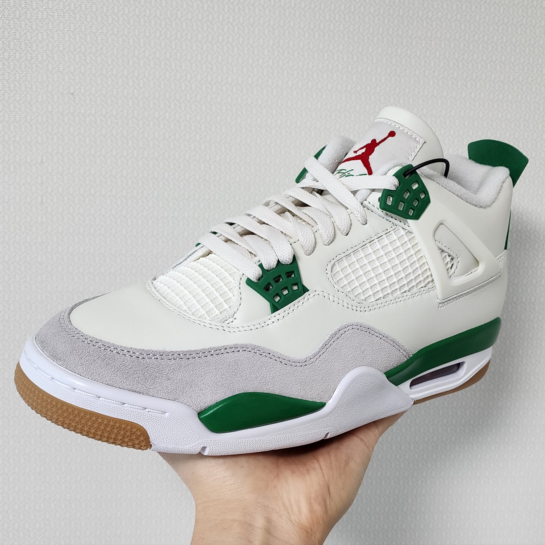 Jordan 4 x Nike SB Retro SP Pine Green 착용 스타일