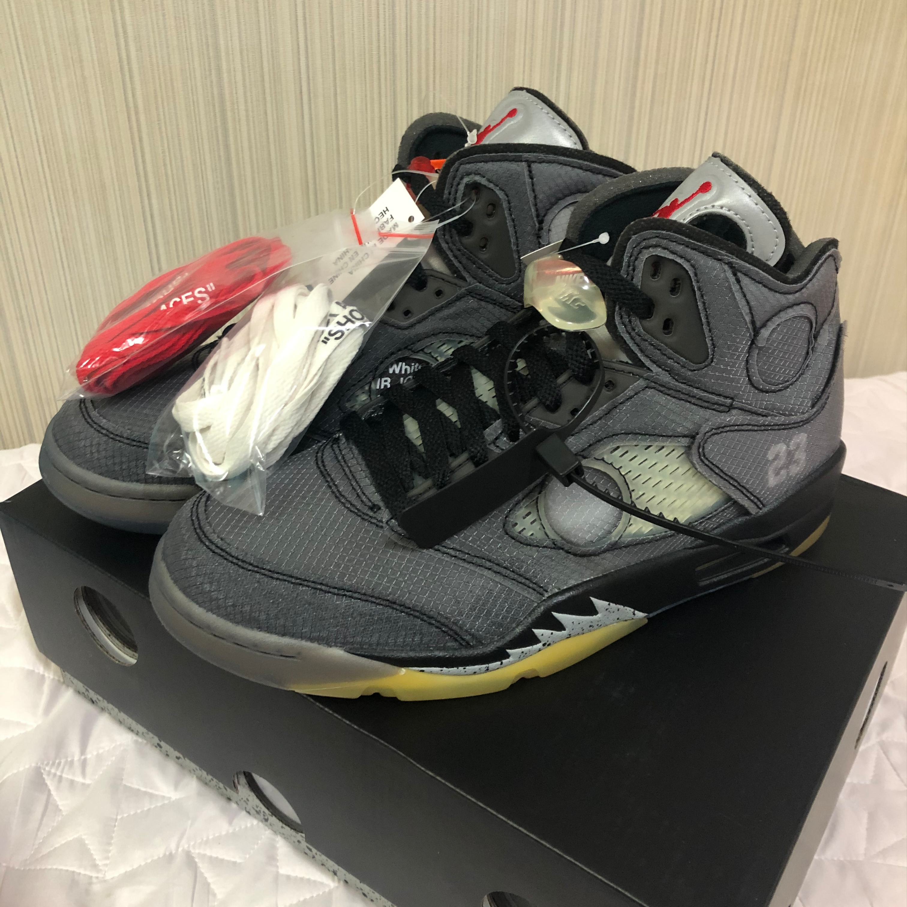 Jordan 5 x Off-White Retro SP Black Muslin 착용 스타일 - 1